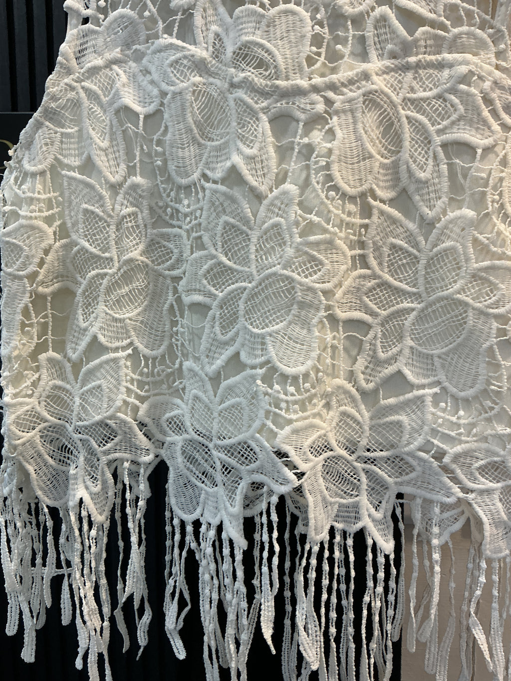 Quiz White Floral Lace Tassel Top – Size 8