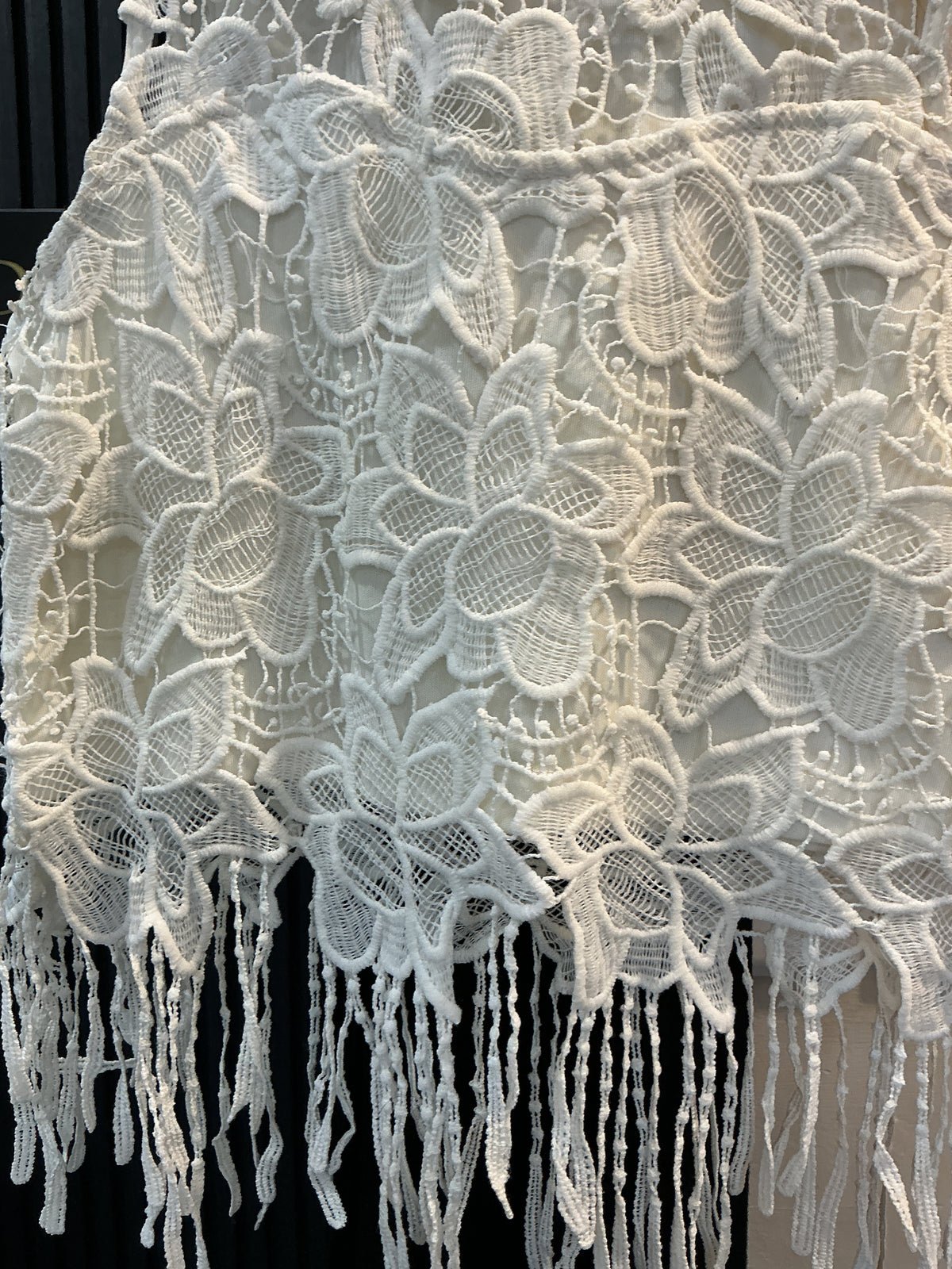 Quiz White Floral Lace Tassel Top – Size 8