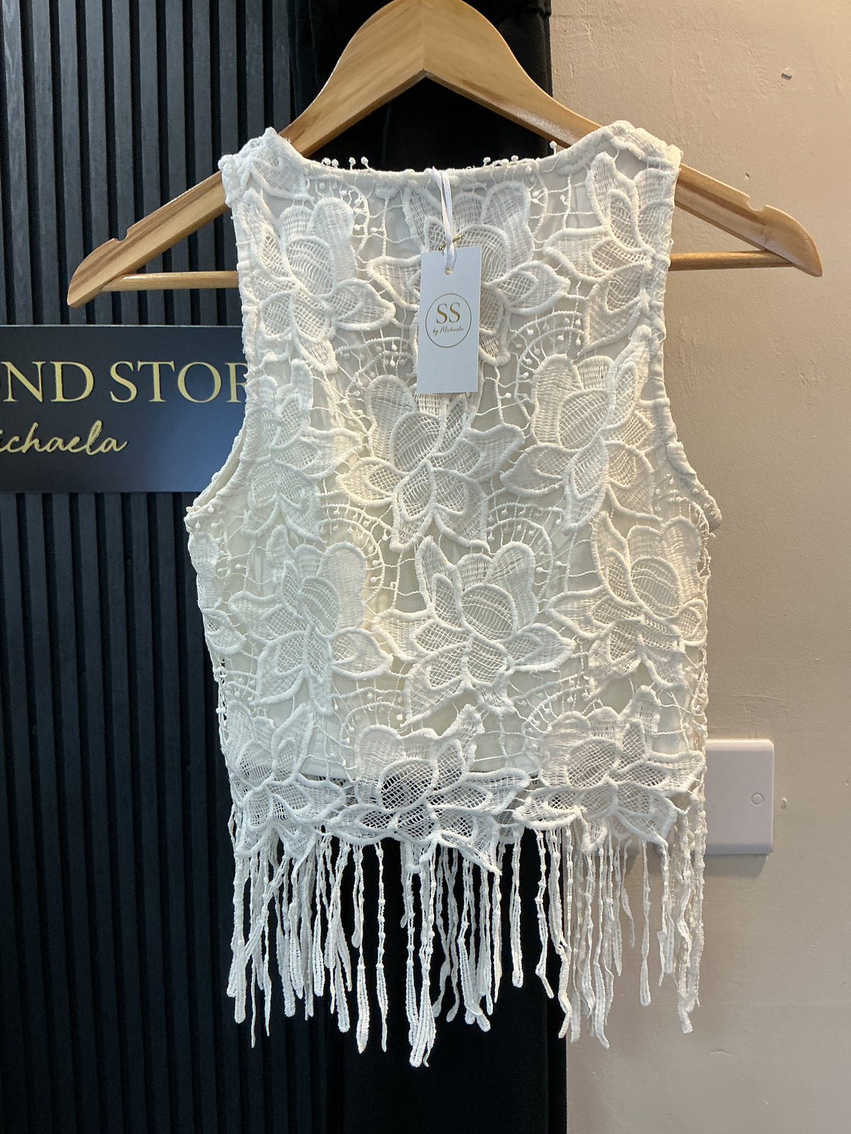 Quiz White Floral Lace Tassel Top – Size 8