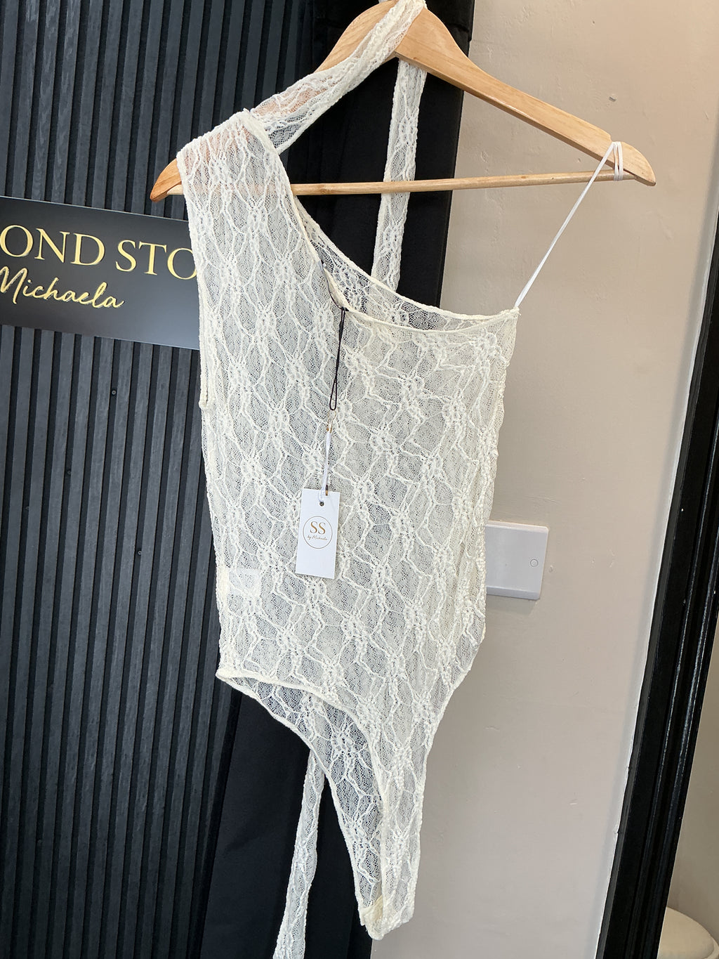 Zara Cream Lace One Shoulder Scarf Bodysuit - size M