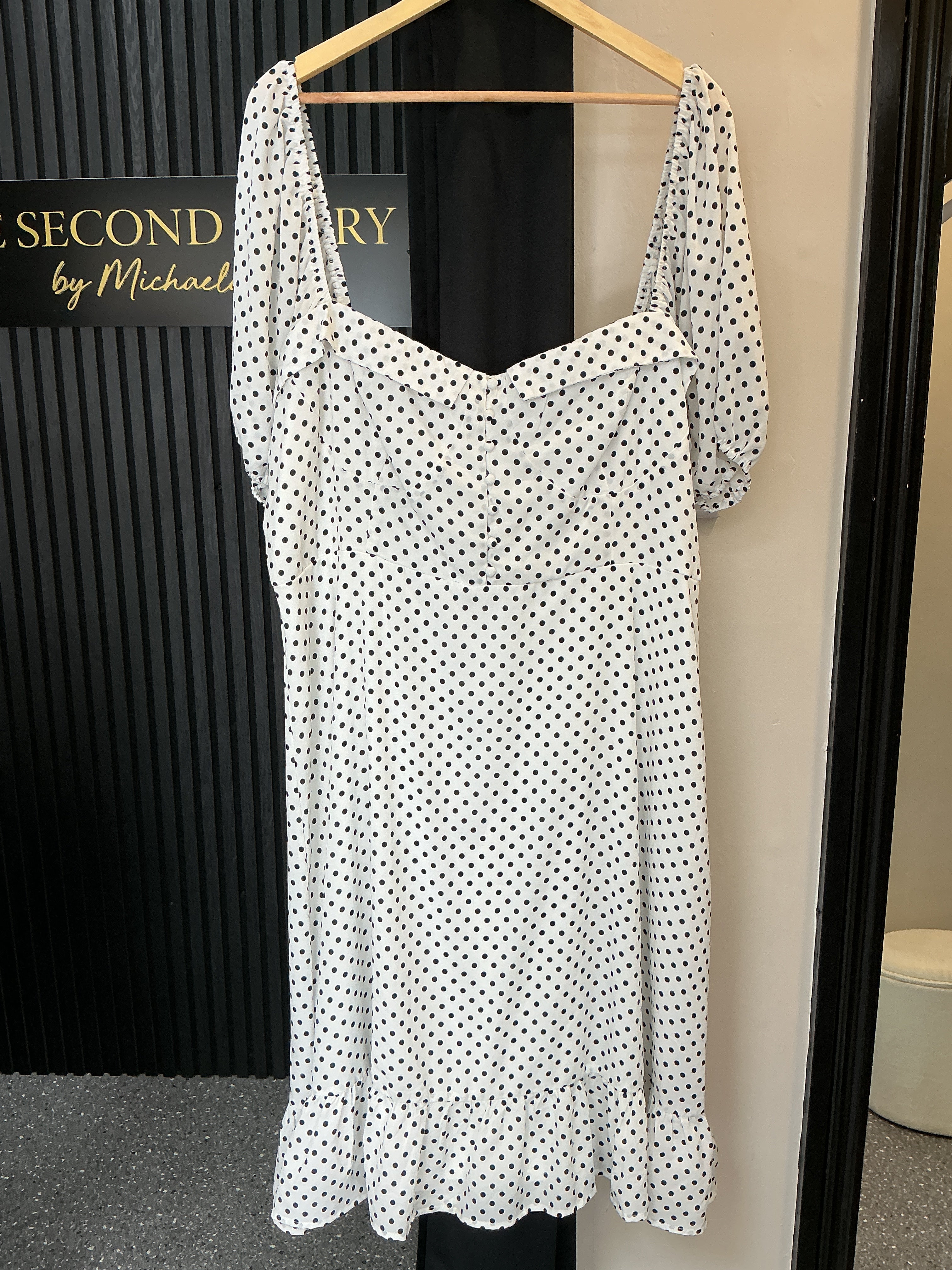 Boohoo White & Black Polka Dot Puff Sleeve Midi Dress – Size 24