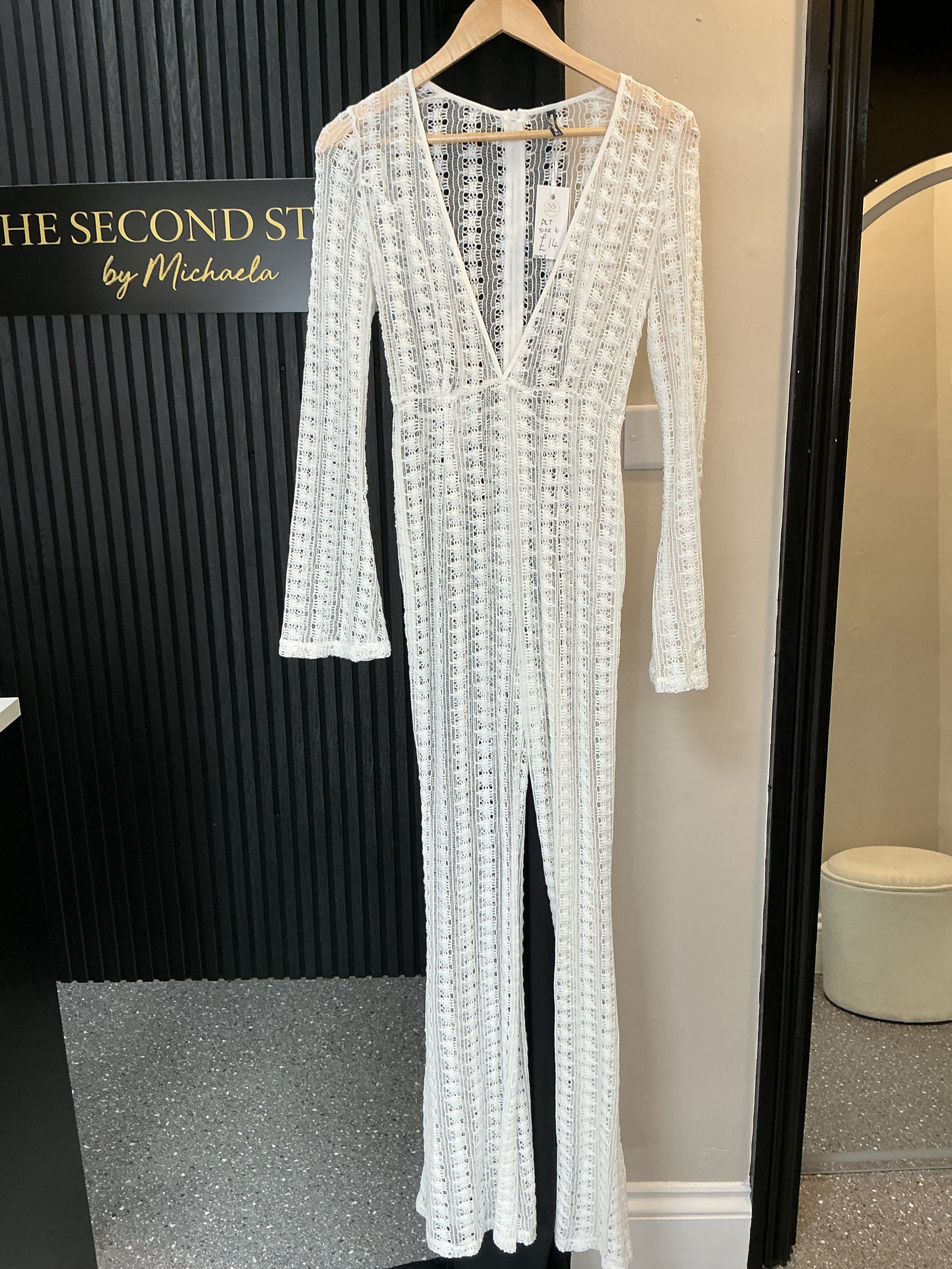 PrettyLittleThing White Lace Plunge Wide Leg Jumpsuit – Size 6