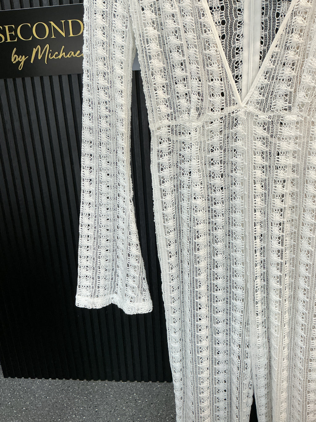 PrettyLittleThing White Lace Plunge Wide Leg Jumpsuit – Size 6