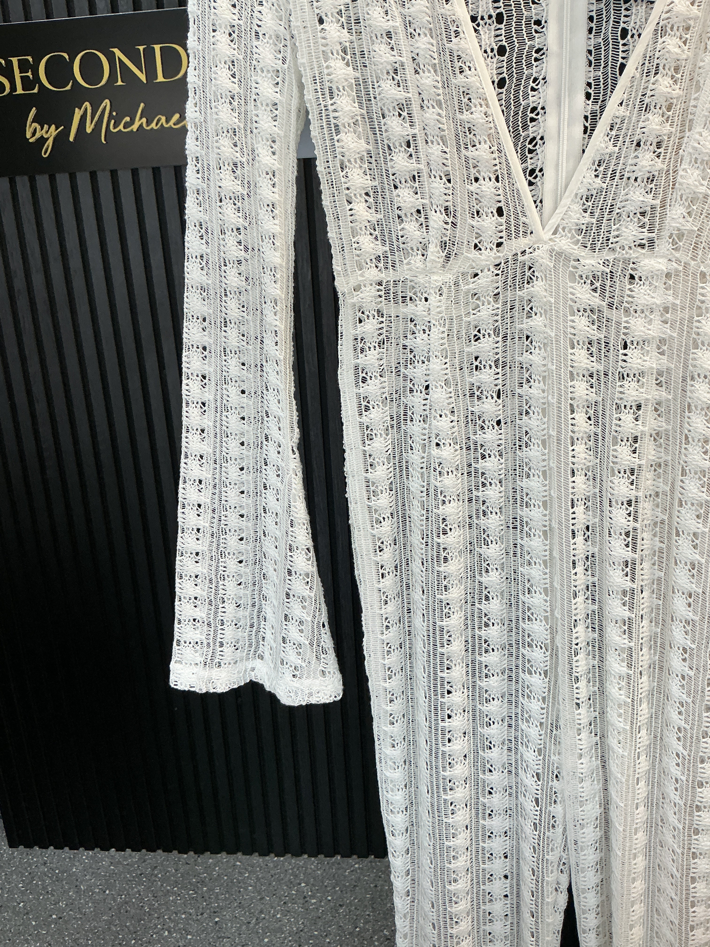 PrettyLittleThing White Lace Plunge Wide Leg Jumpsuit – Size 6