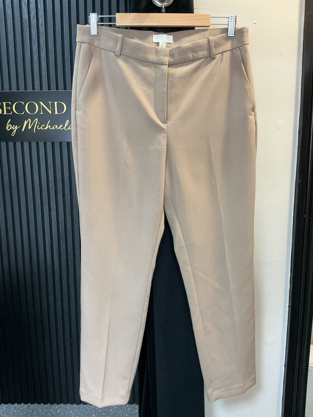 H&M Beige Tailored Ankle Trousers – Size 16