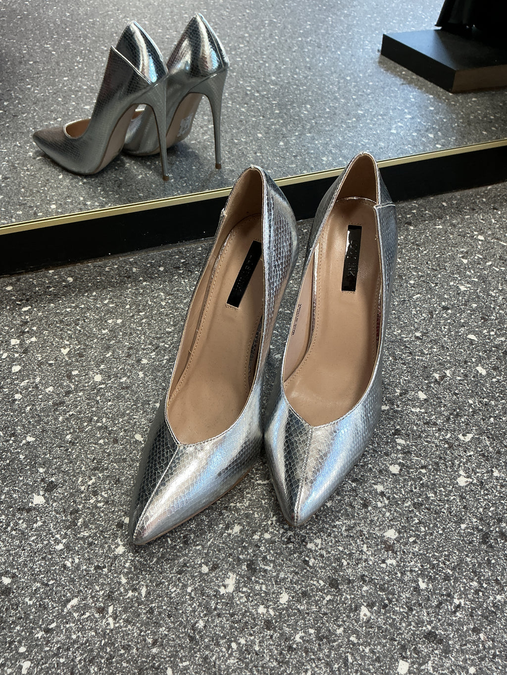 Lost Ink Silver Metallic Pointed Heels - New Size 6