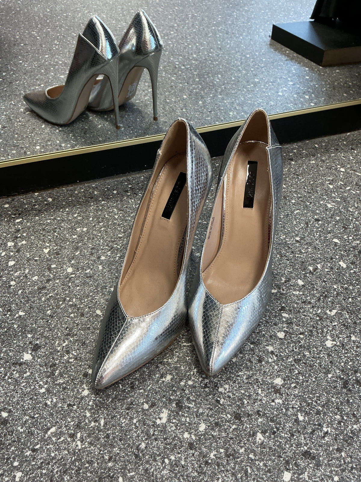 Lost Ink Silver Metallic Pointed Heels - New Size 6