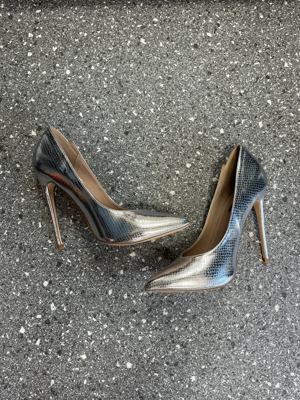 Lost Ink Silver Metallic Pointed Heels - New Size 6