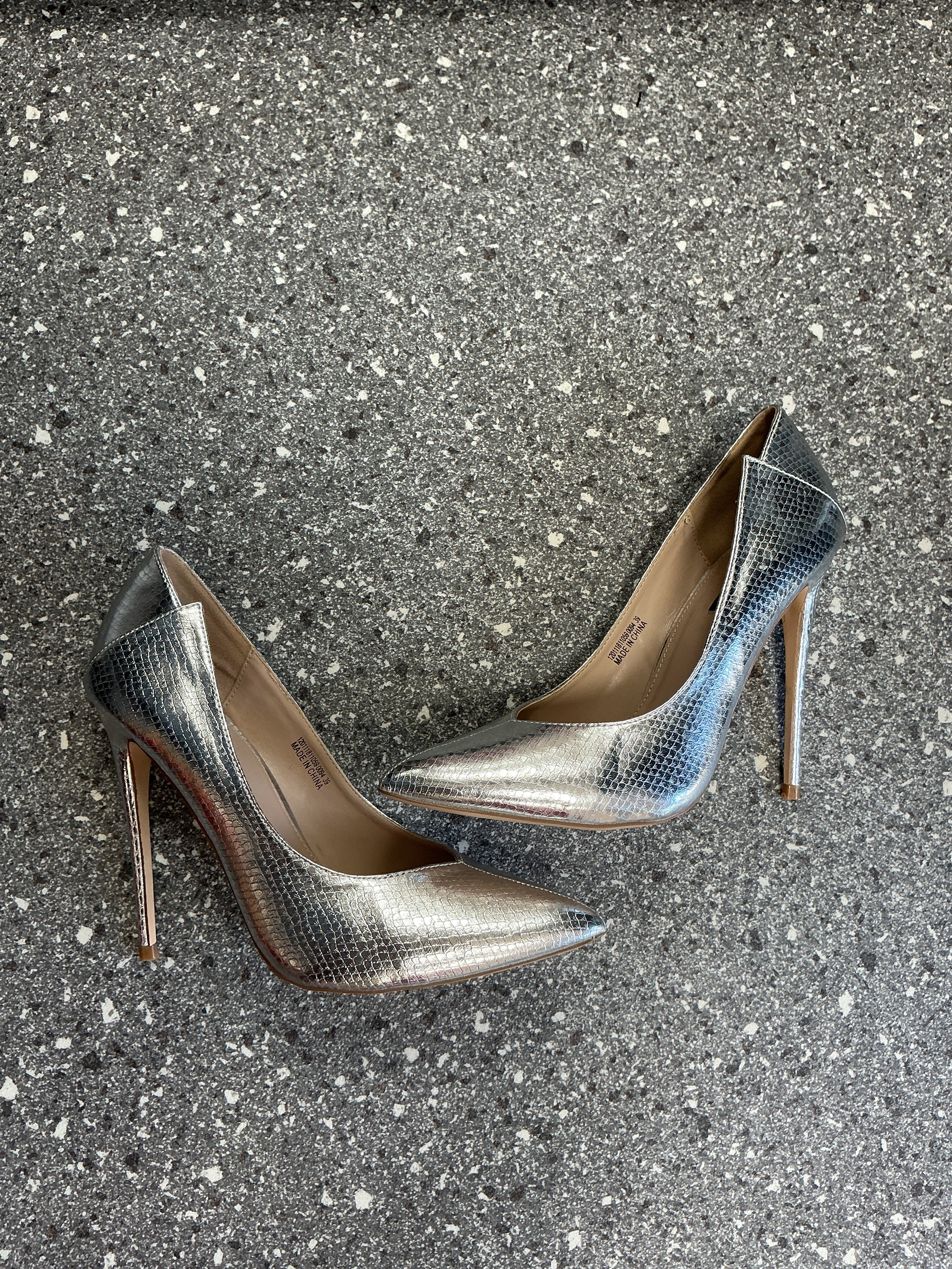 Lost Ink Silver Metallic Pointed Heels - New Size 6