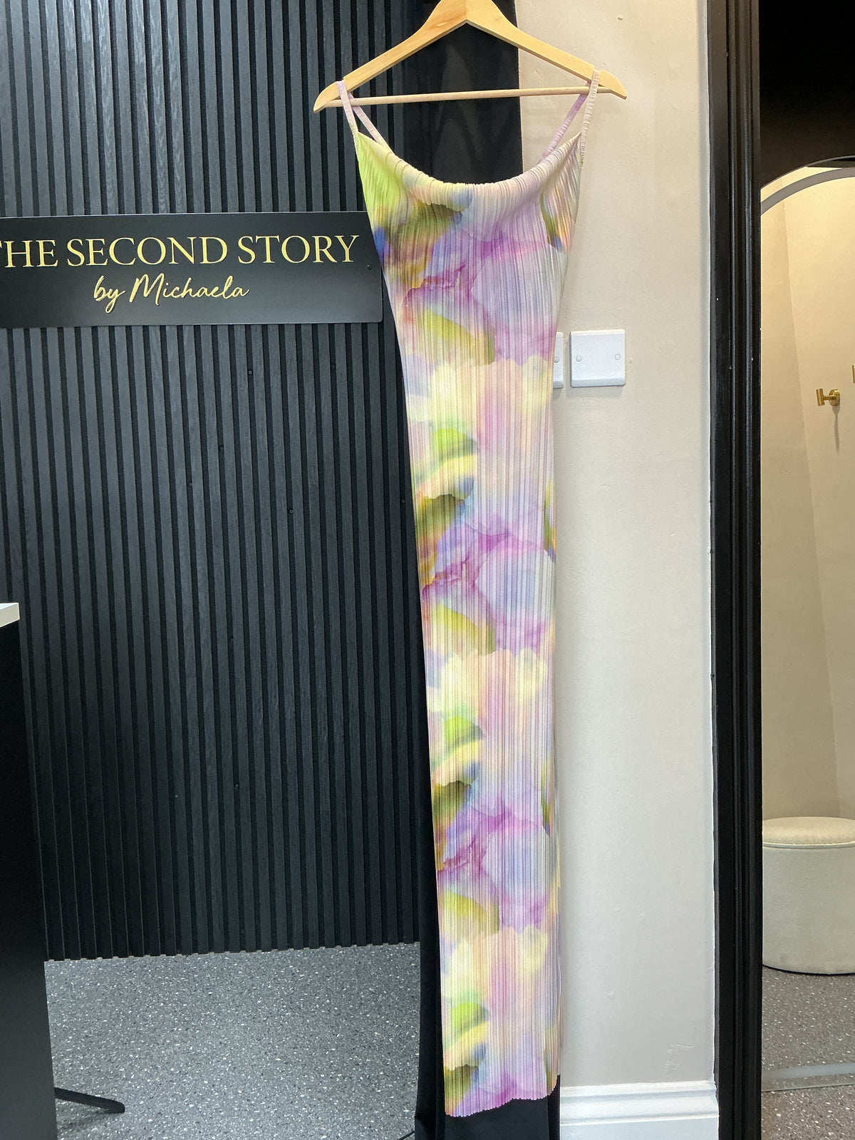 PrettyLittleThing Pastel Abstract Pleated Maxi Dress – Size 8