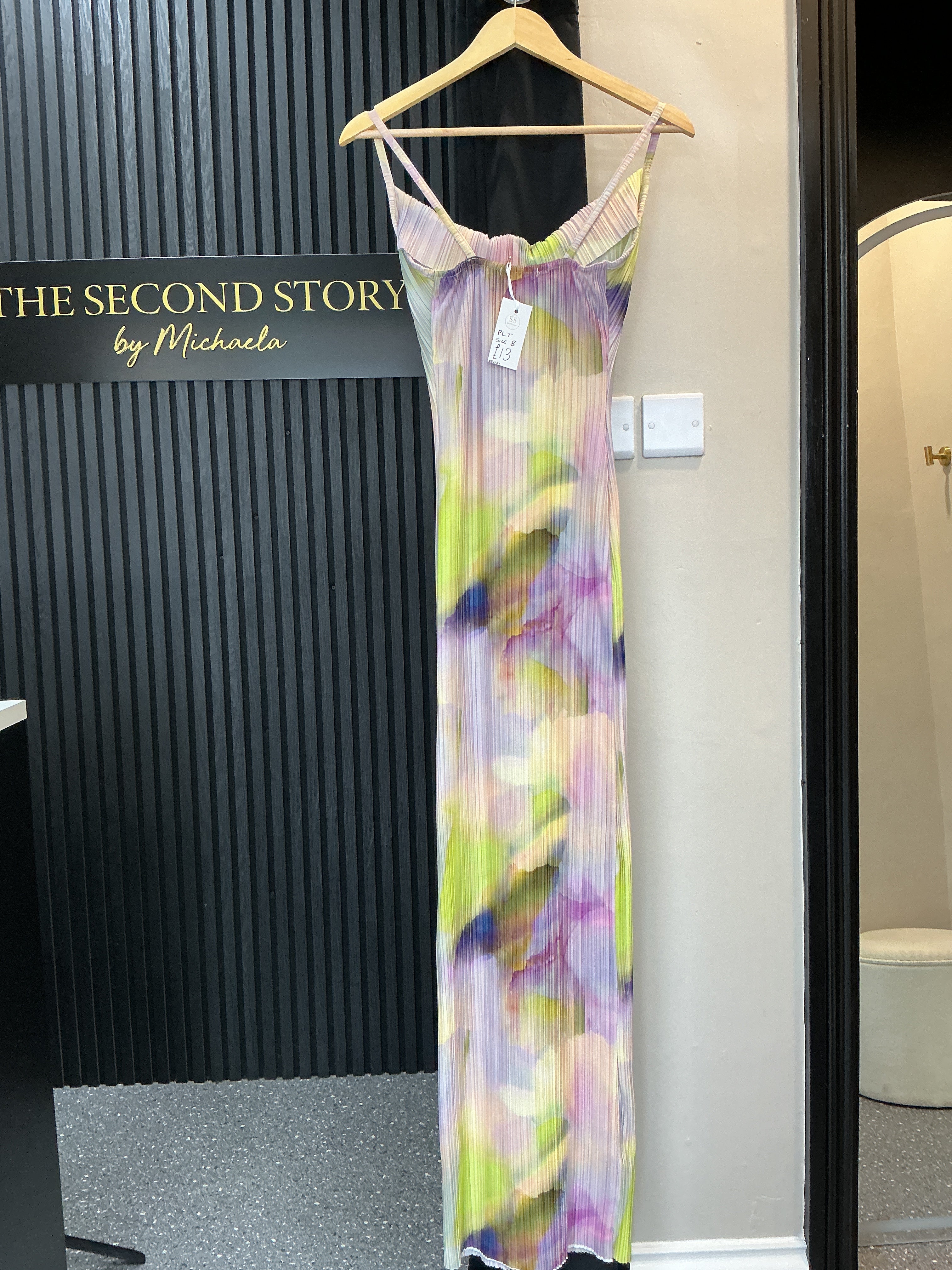 PrettyLittleThing Pastel Abstract Pleated Maxi Dress – Size 8