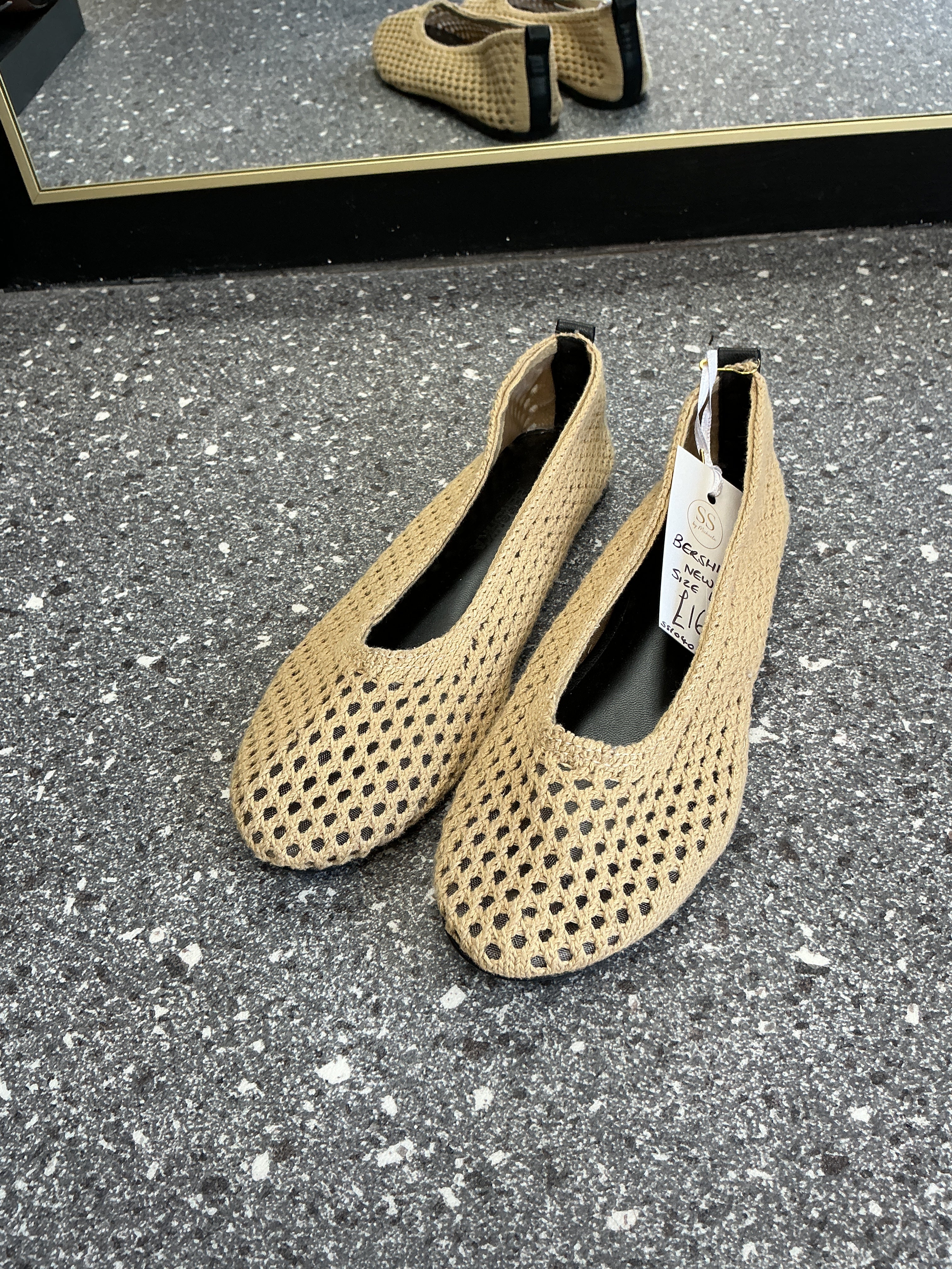 Bershka Beige Crochet Ballet Flats – Size 4 New