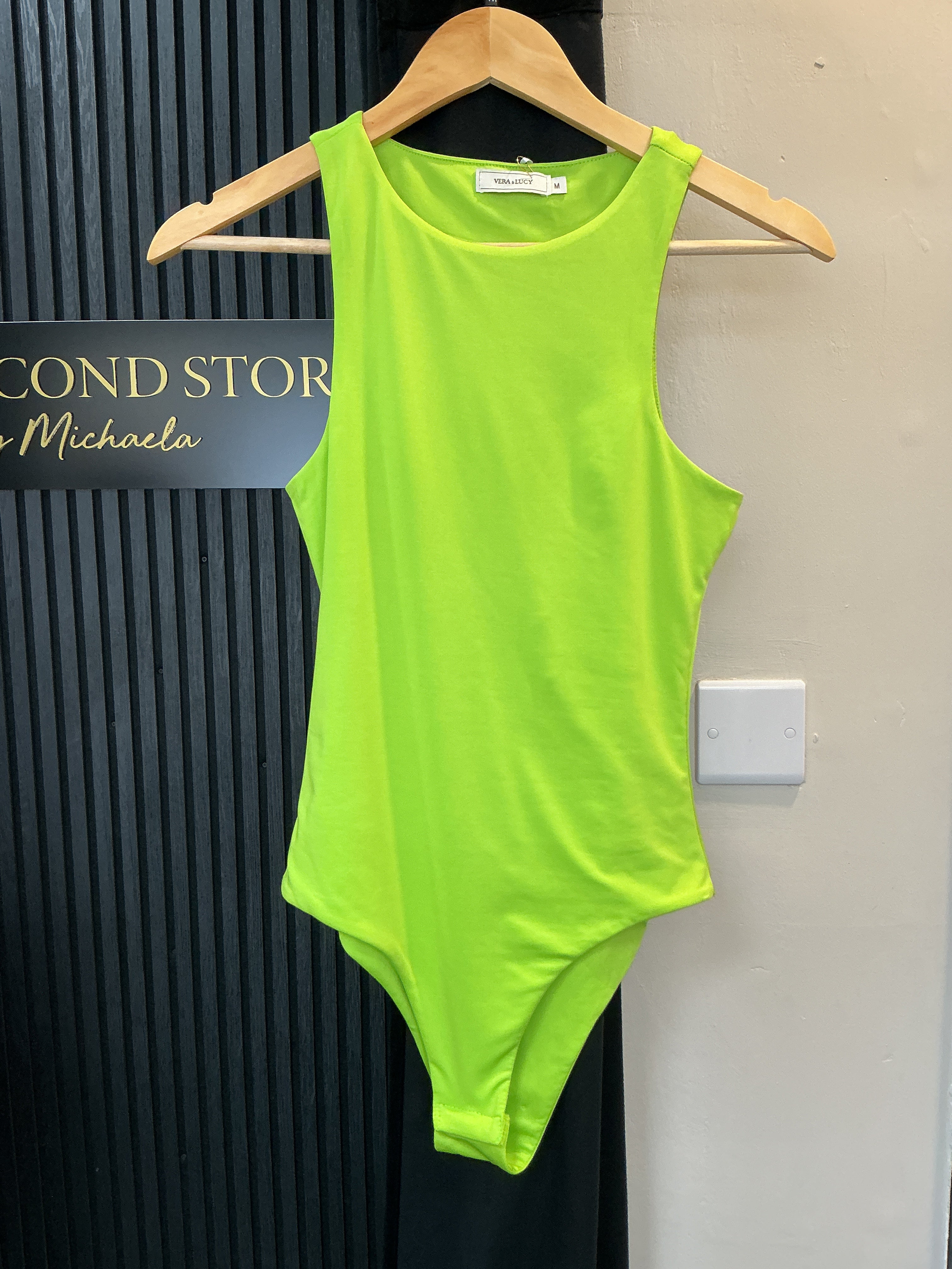 Vera & Lucy Neon Lime Sleeveless Bodysuit – Size M