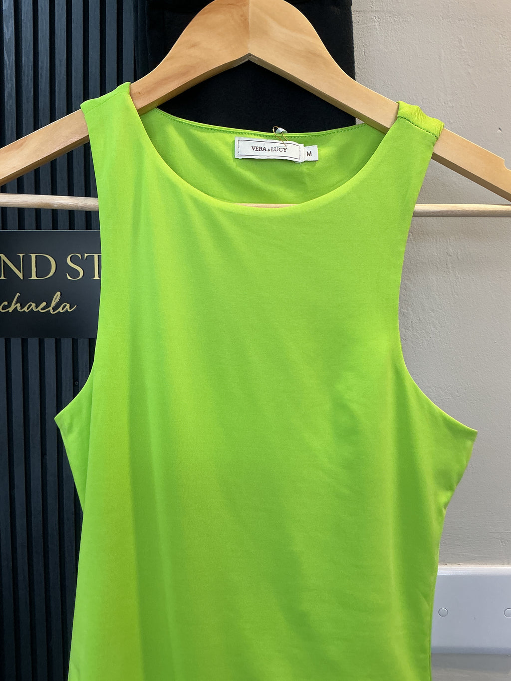 Vera & Lucy Neon Lime Sleeveless Bodysuit – Size M