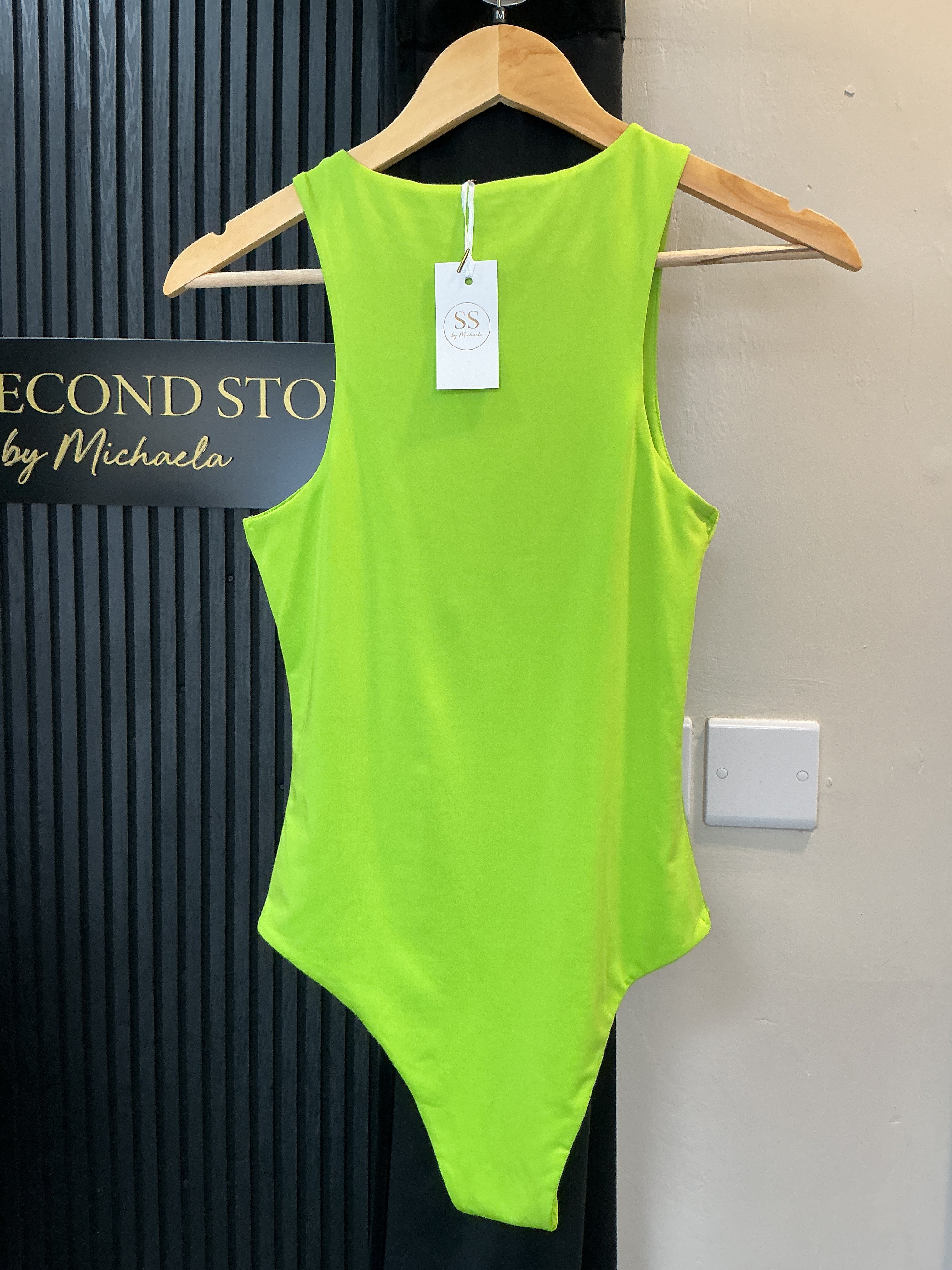 Vera & Lucy Neon Lime Sleeveless Bodysuit – Size M