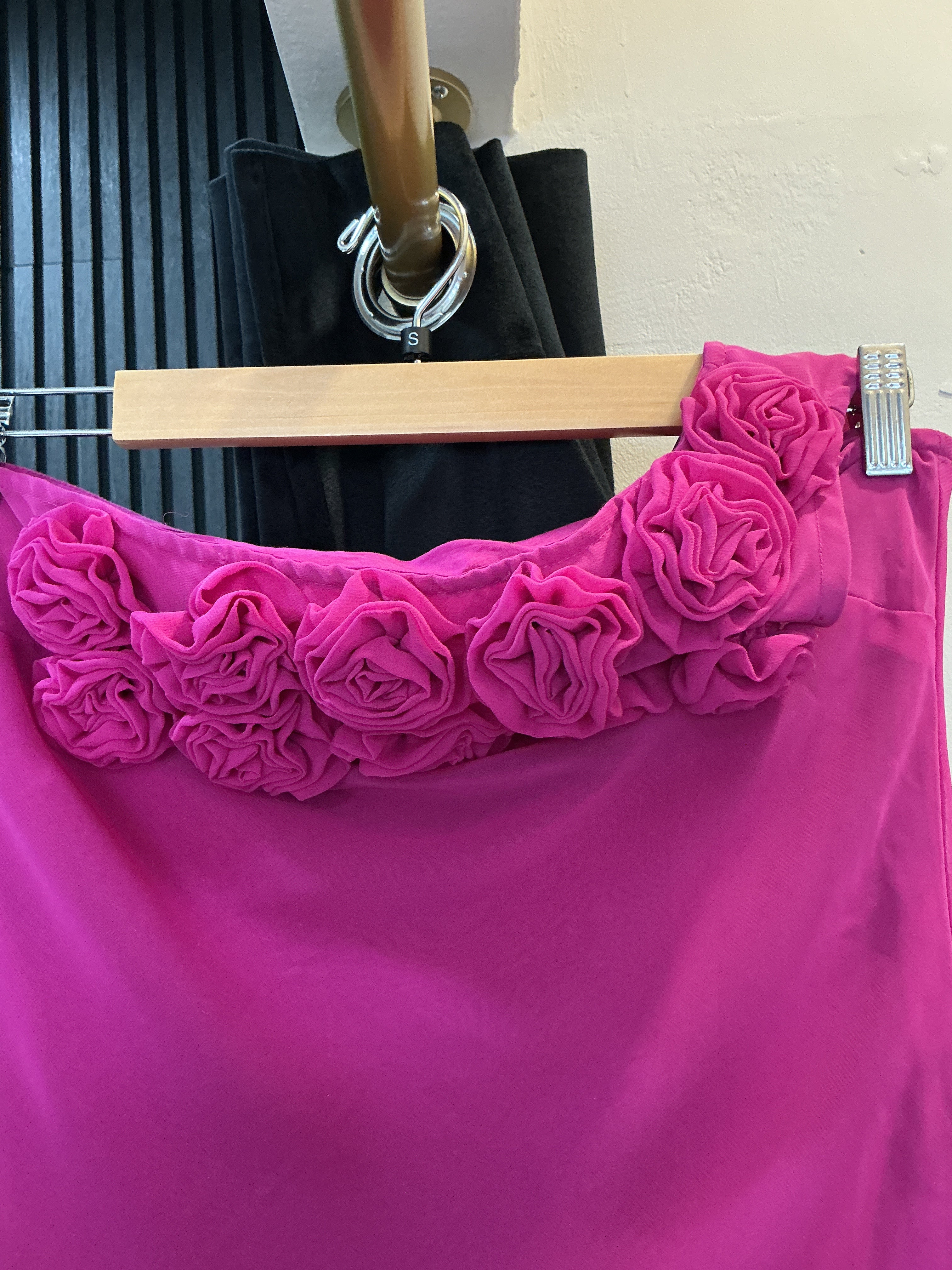 Et Vous Pink Floral Appliqué One-Shoulder Top – Size 10 New
