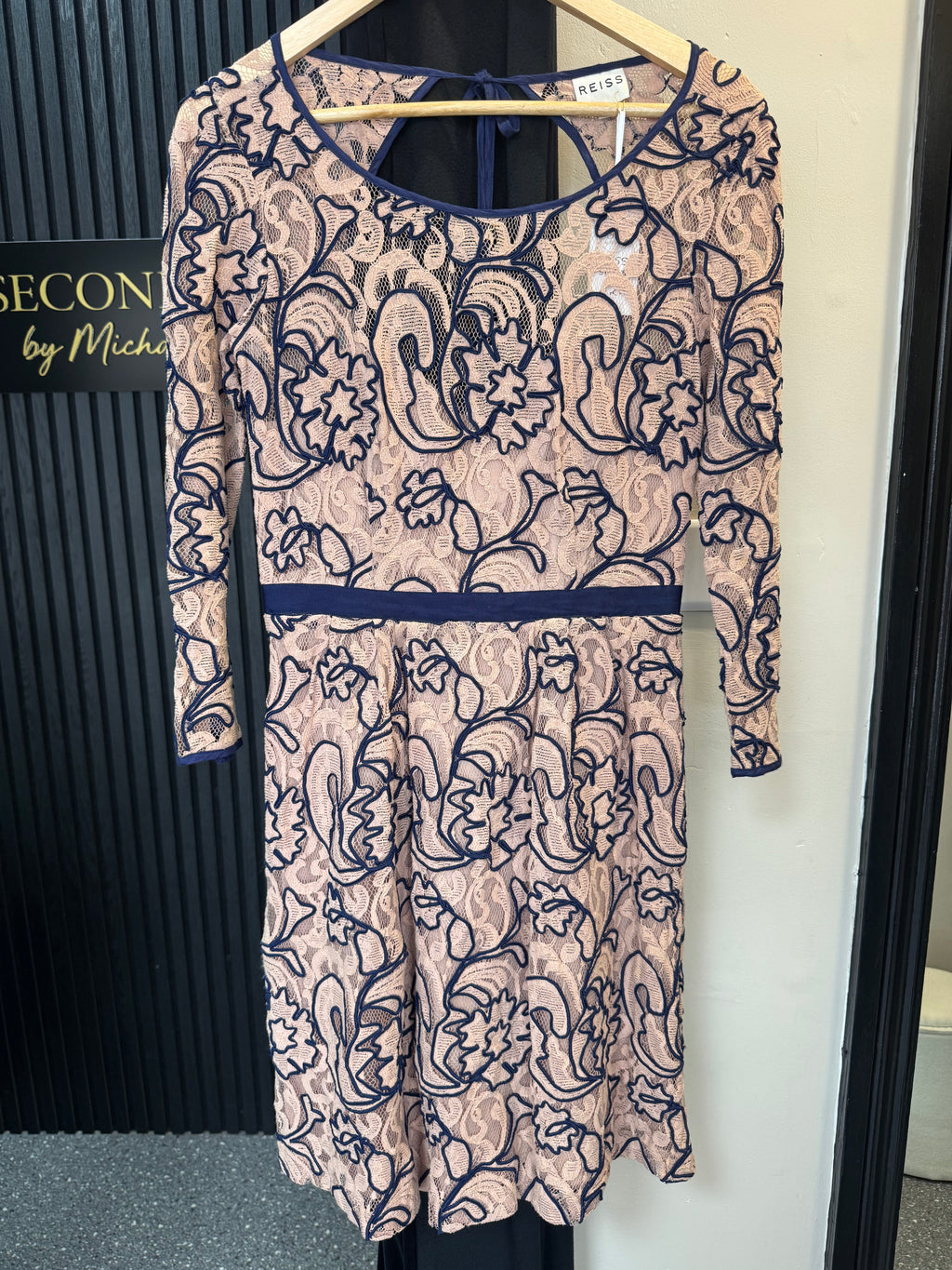 Reiss Blush & Navy Embroidered Lace Dress – Size 8