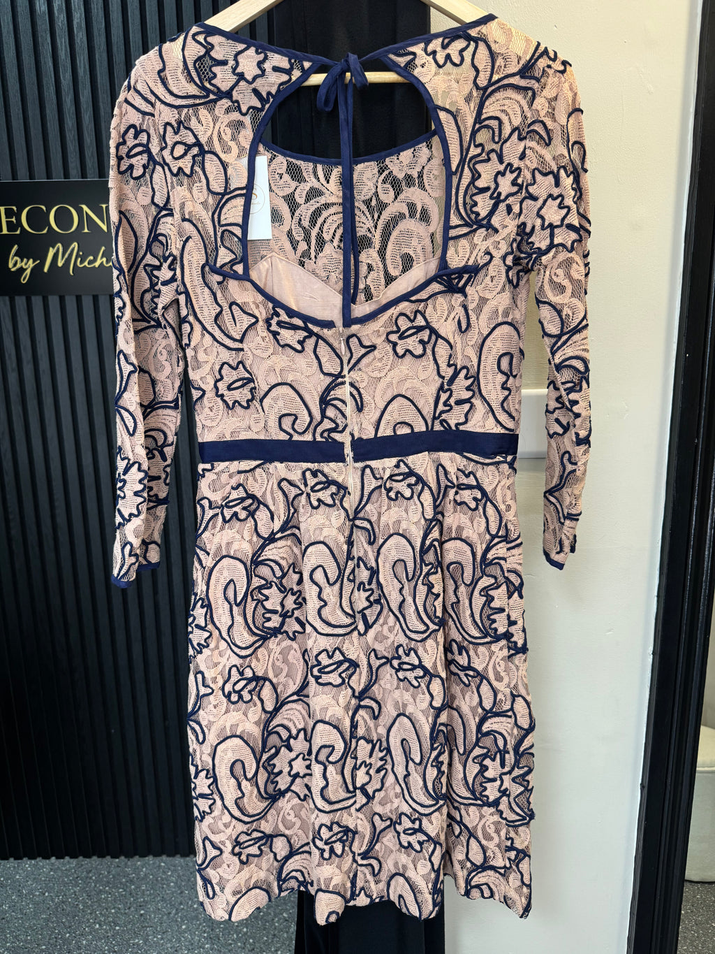 Reiss Blush & Navy Embroidered Lace Dress – Size 8