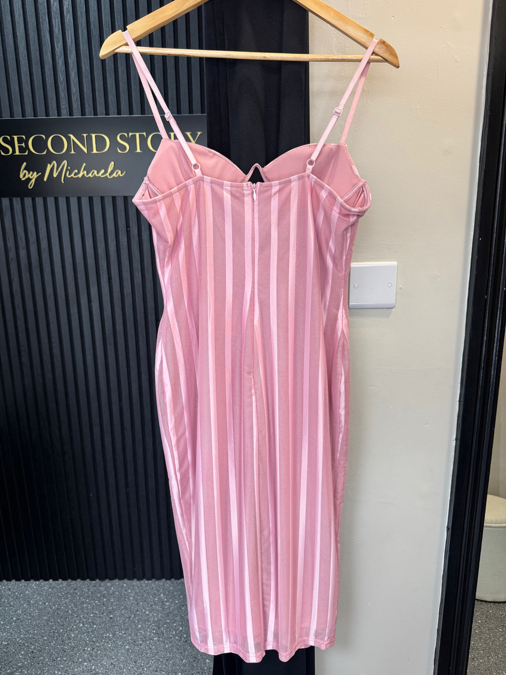 I Saw It First Pink Mesh Corset Midi Dress – Size 12 New