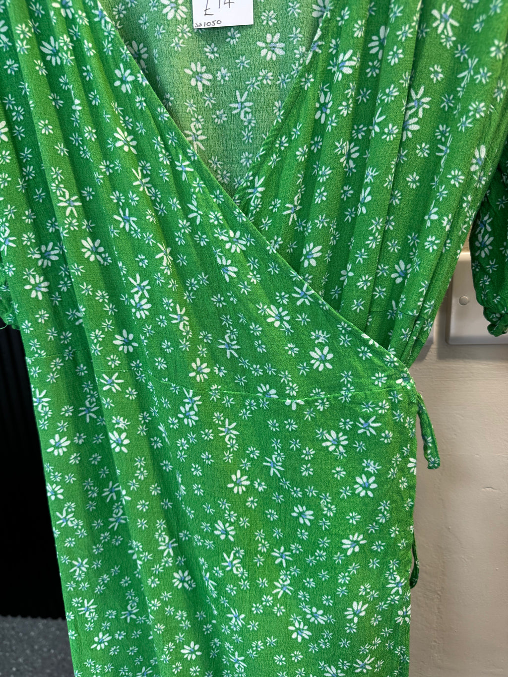 Yours Green Floral Wrap Top – Size 20