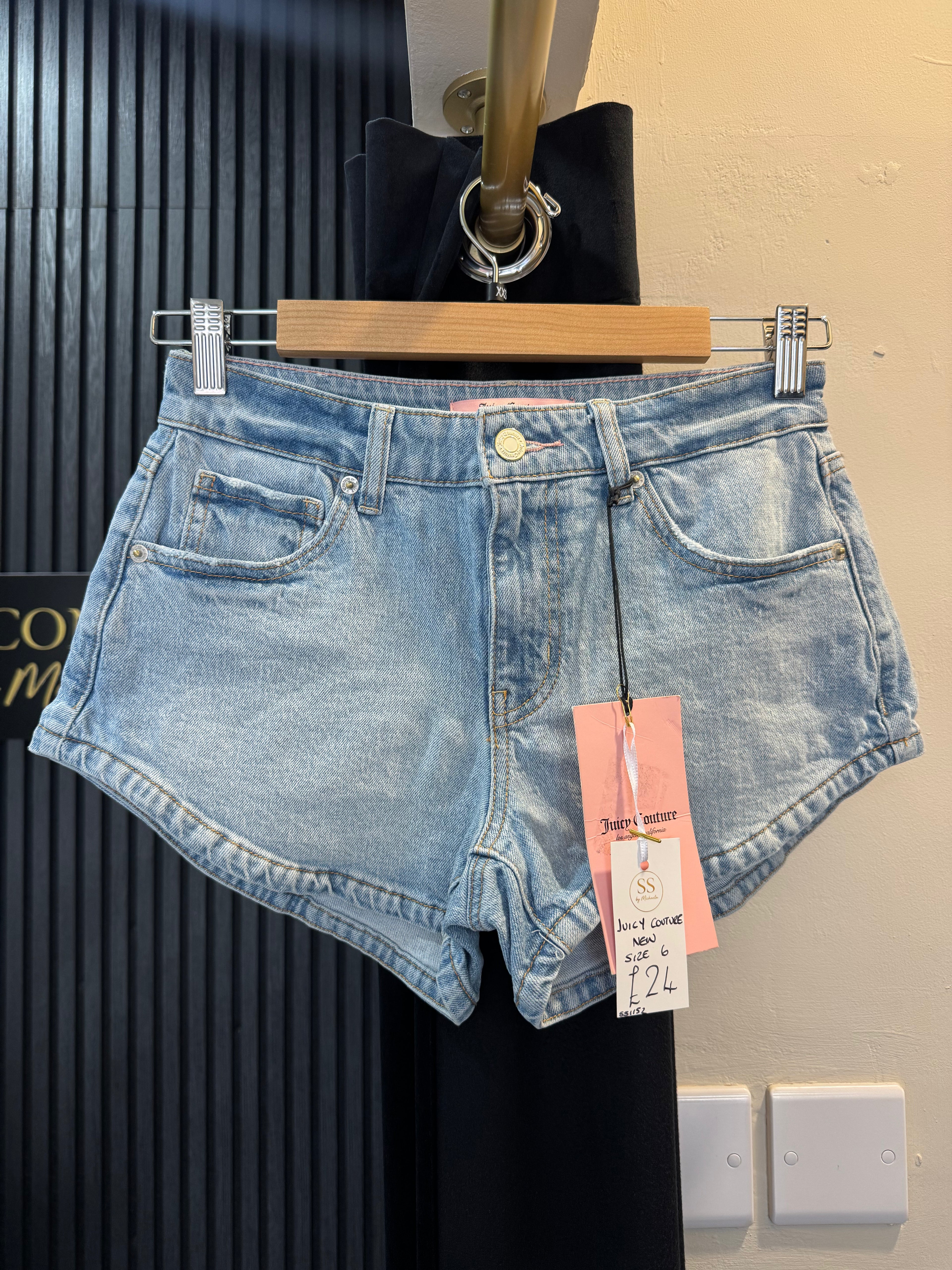 Juicy Couture Light Wash Denim Shorts – Size 6 – New