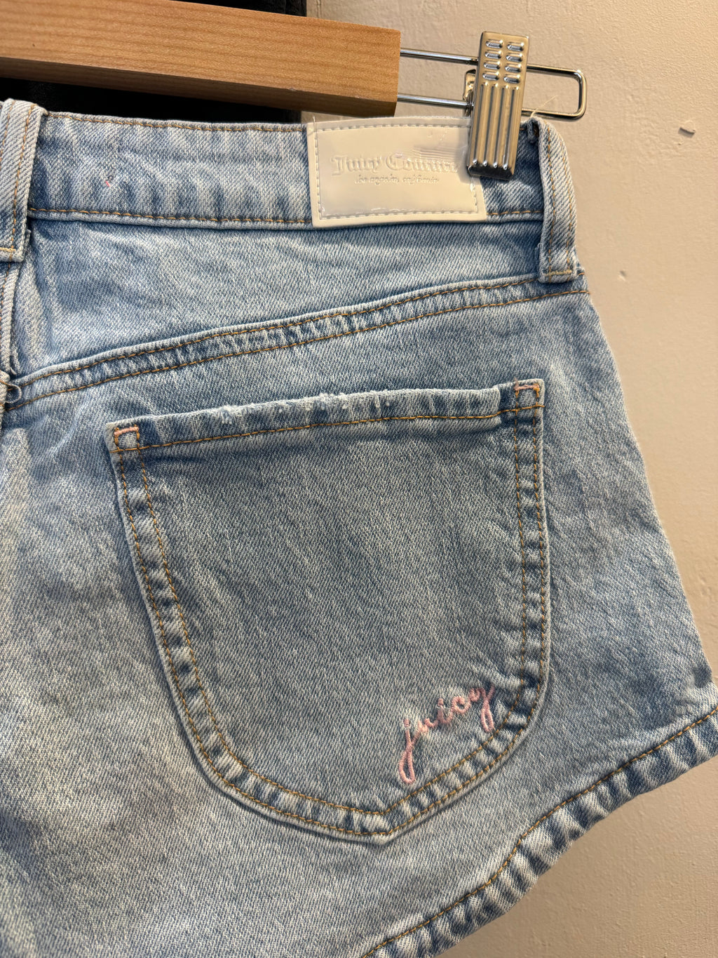 Juicy Couture Light Wash Denim Shorts – Size 6 – New