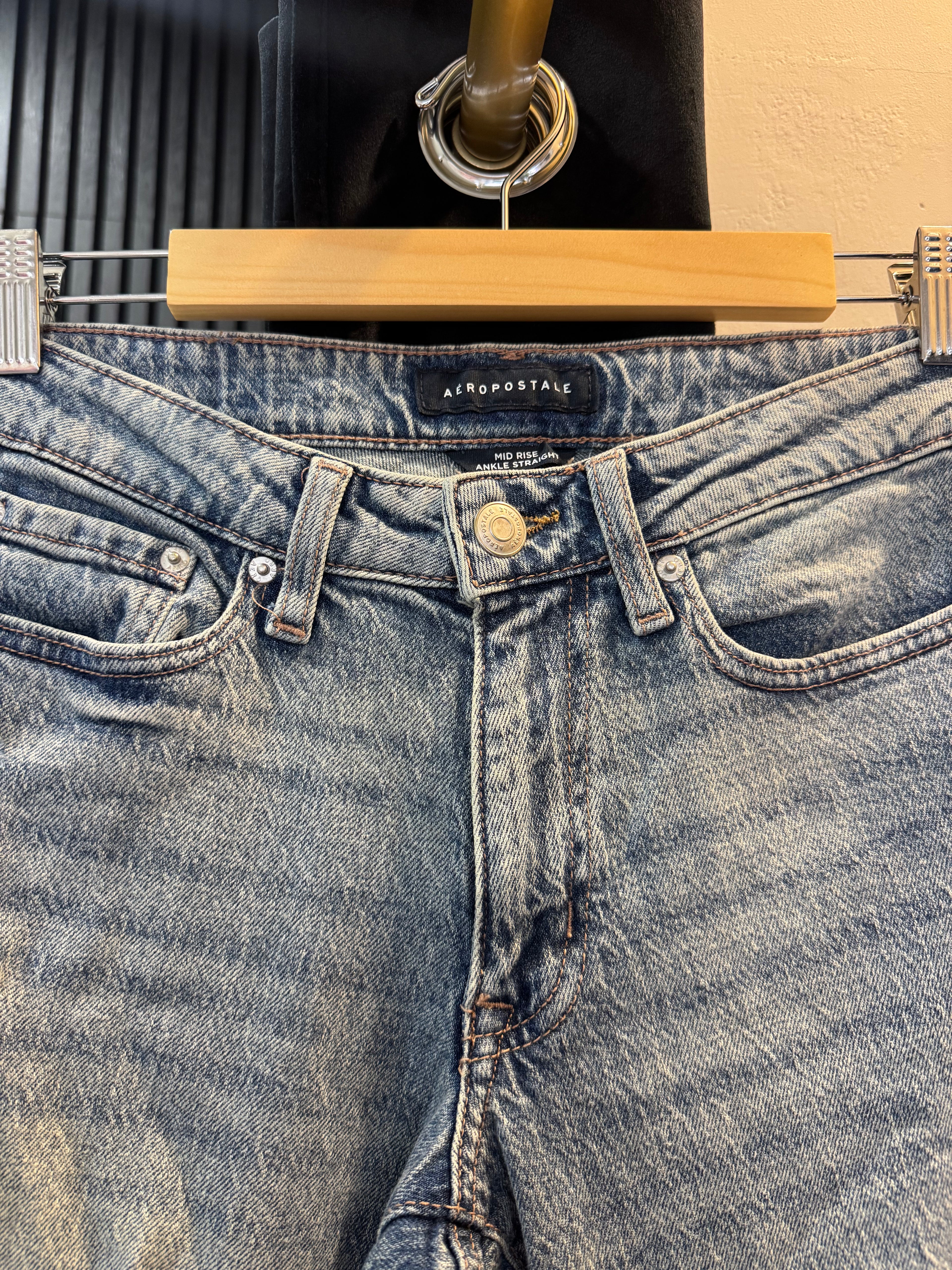 Aeropostale Distressed Straight Leg Jeans – UK 6
