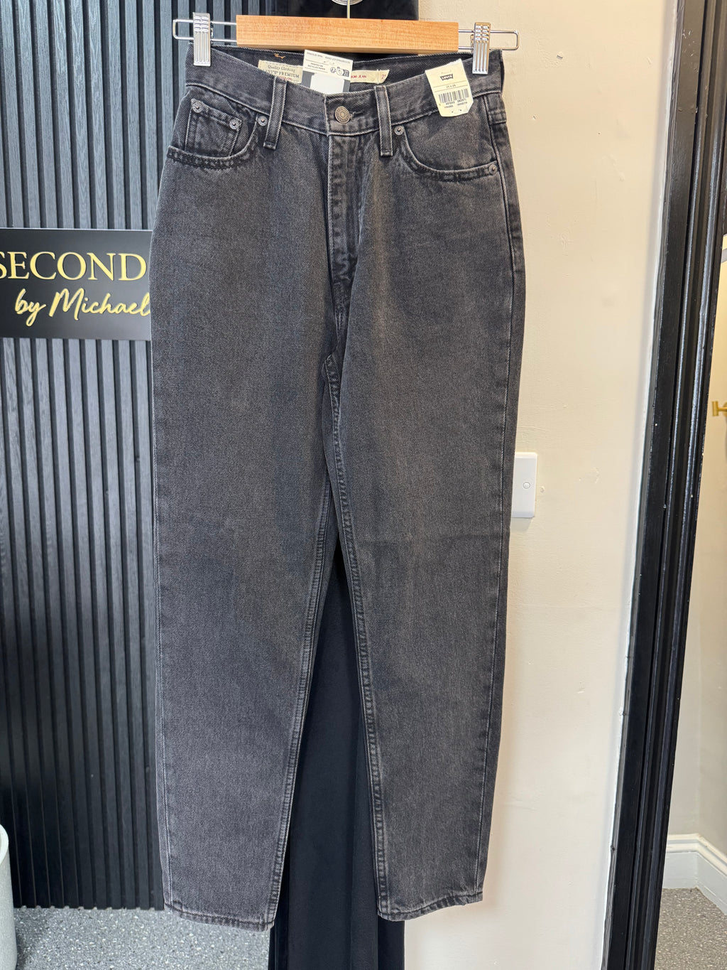 Levi’s ’80s Mom Jeans – Washed Black – W25 L28 (size 8) New