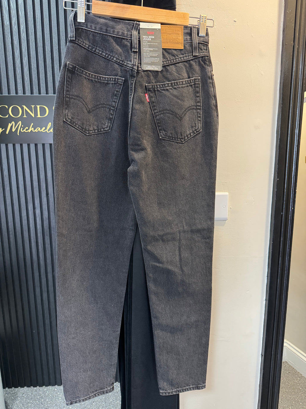 Levi’s ’80s Mom Jeans – Washed Black – W25 L28 (size 8) New