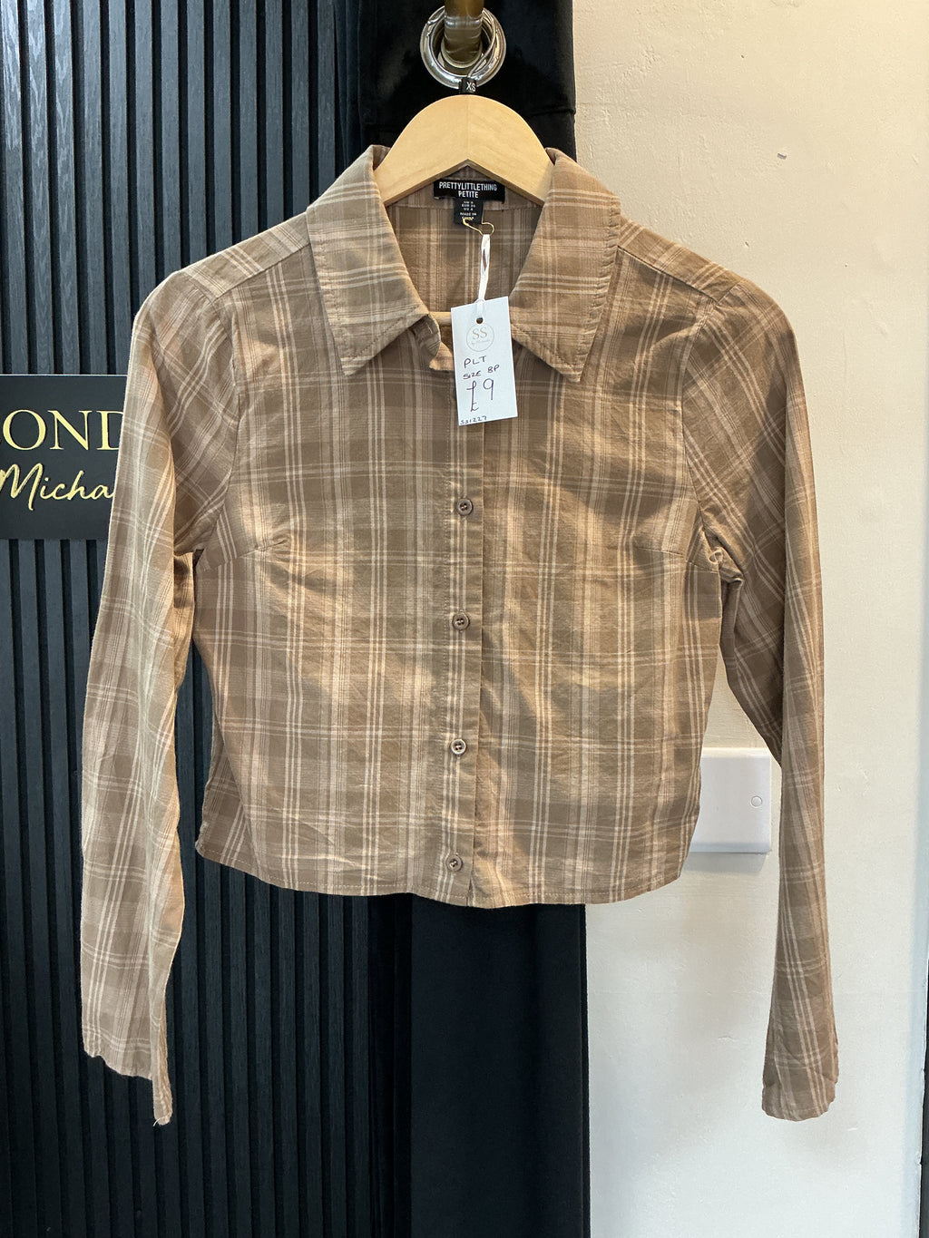 PrettyLittleThing Petite Beige Check Cropped Shirt – Size 8 Petite