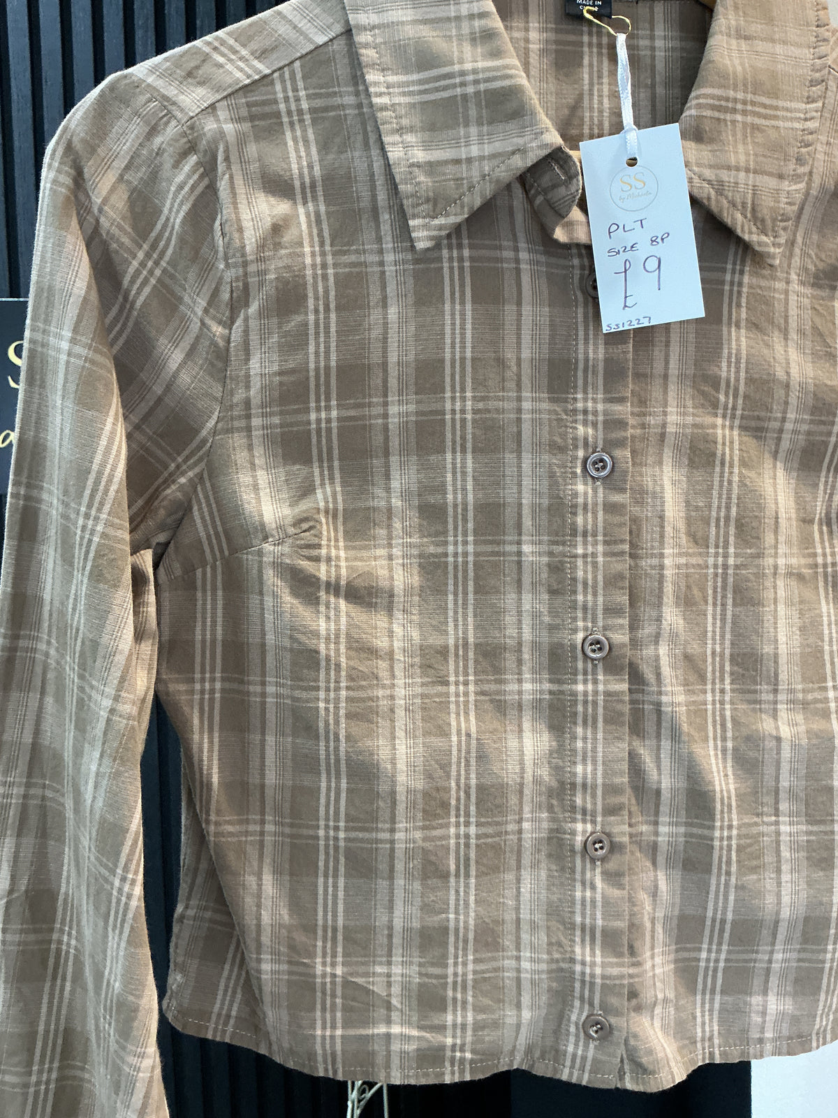 PrettyLittleThing Petite Beige Check Cropped Shirt – Size 8 Petite
