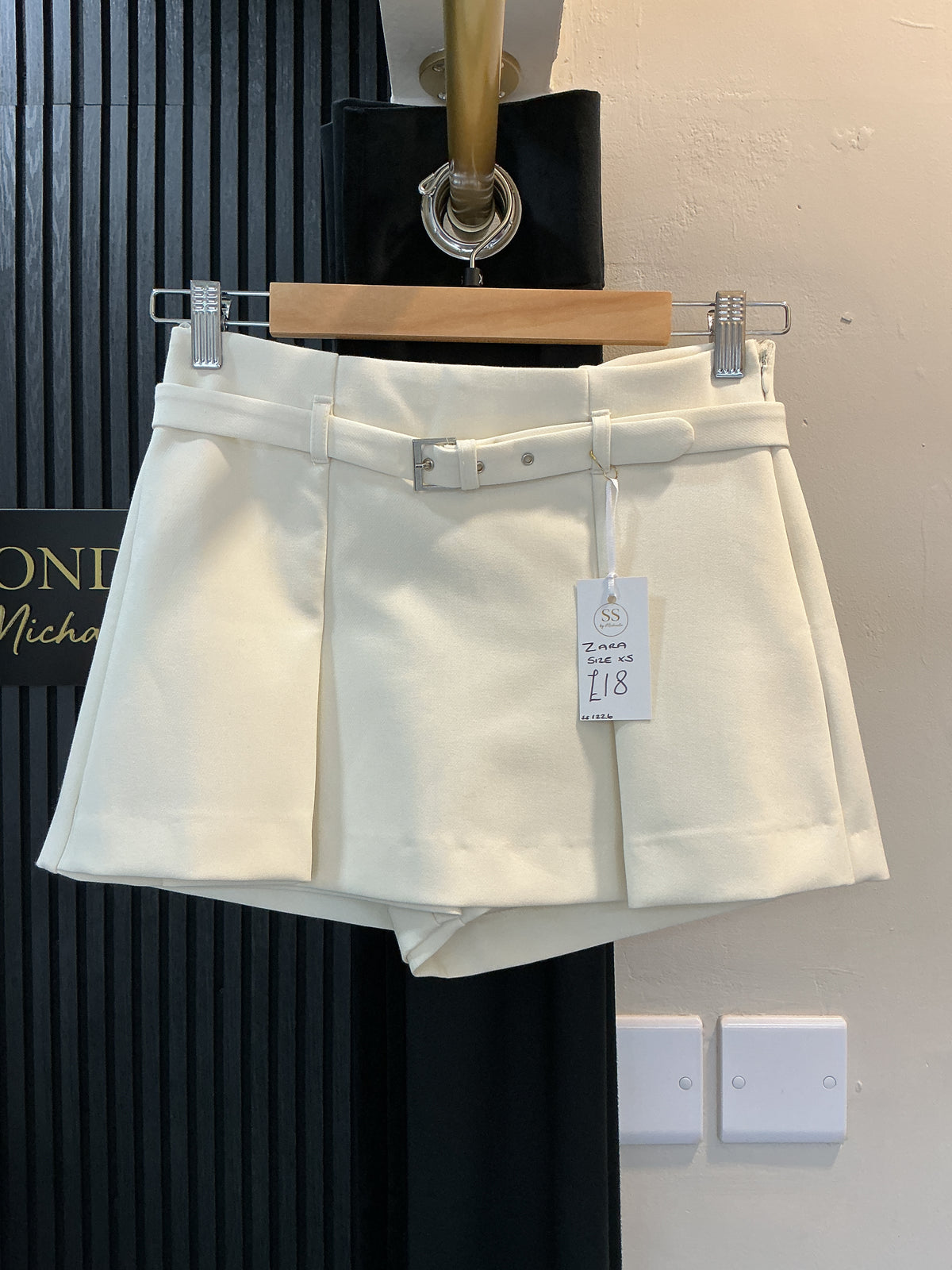 Zara Cream Belted Tailored Skort – Size XS
