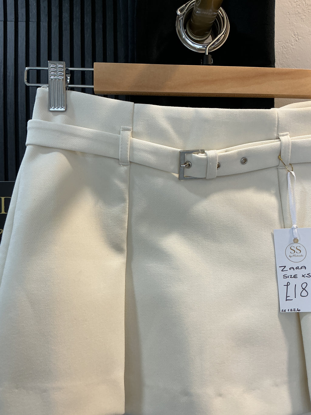 Zara Cream Belted Tailored Skort – Size XS