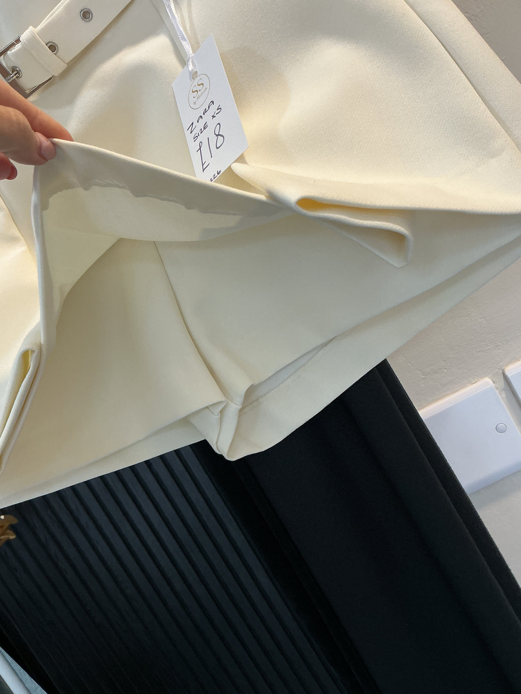 Zara Cream Belted Tailored Skort – Size XS