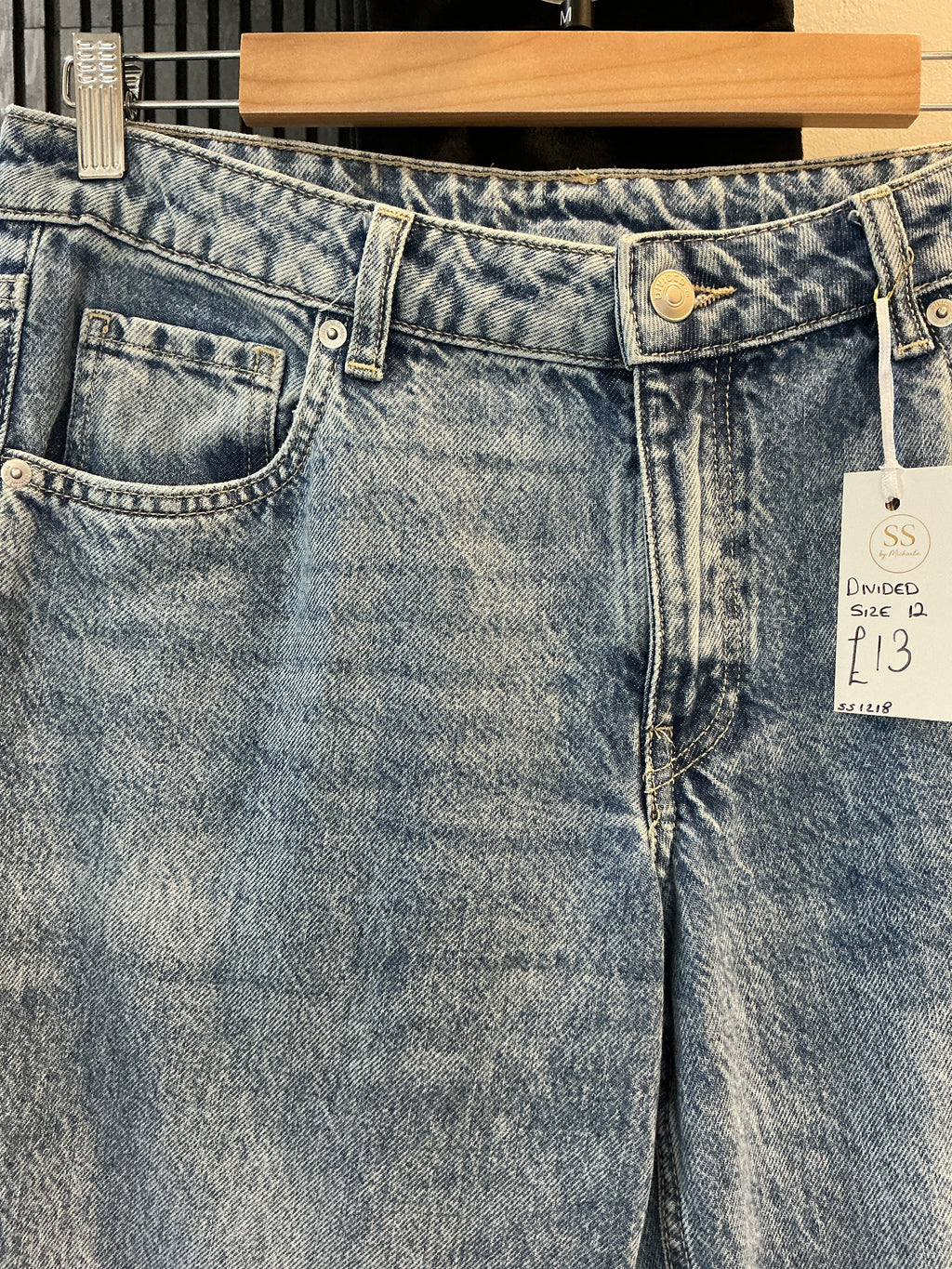 H&M Divided Light Acid Wash Straight Leg Jeans – Size 12