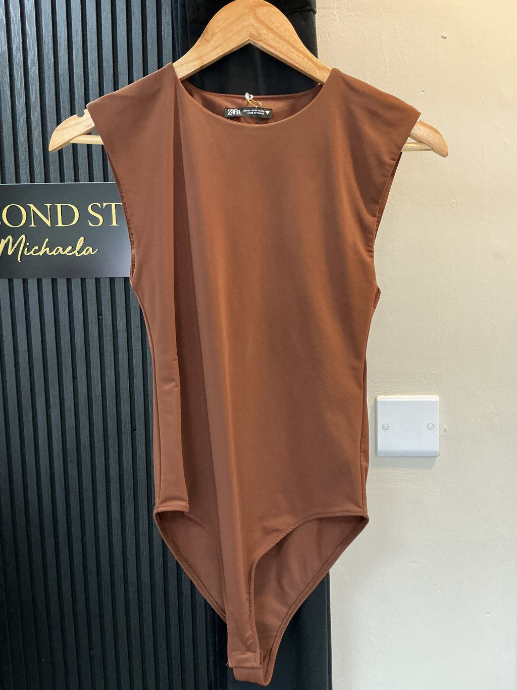 Zara Brown Structured Shoulder Bodysuit – Size M