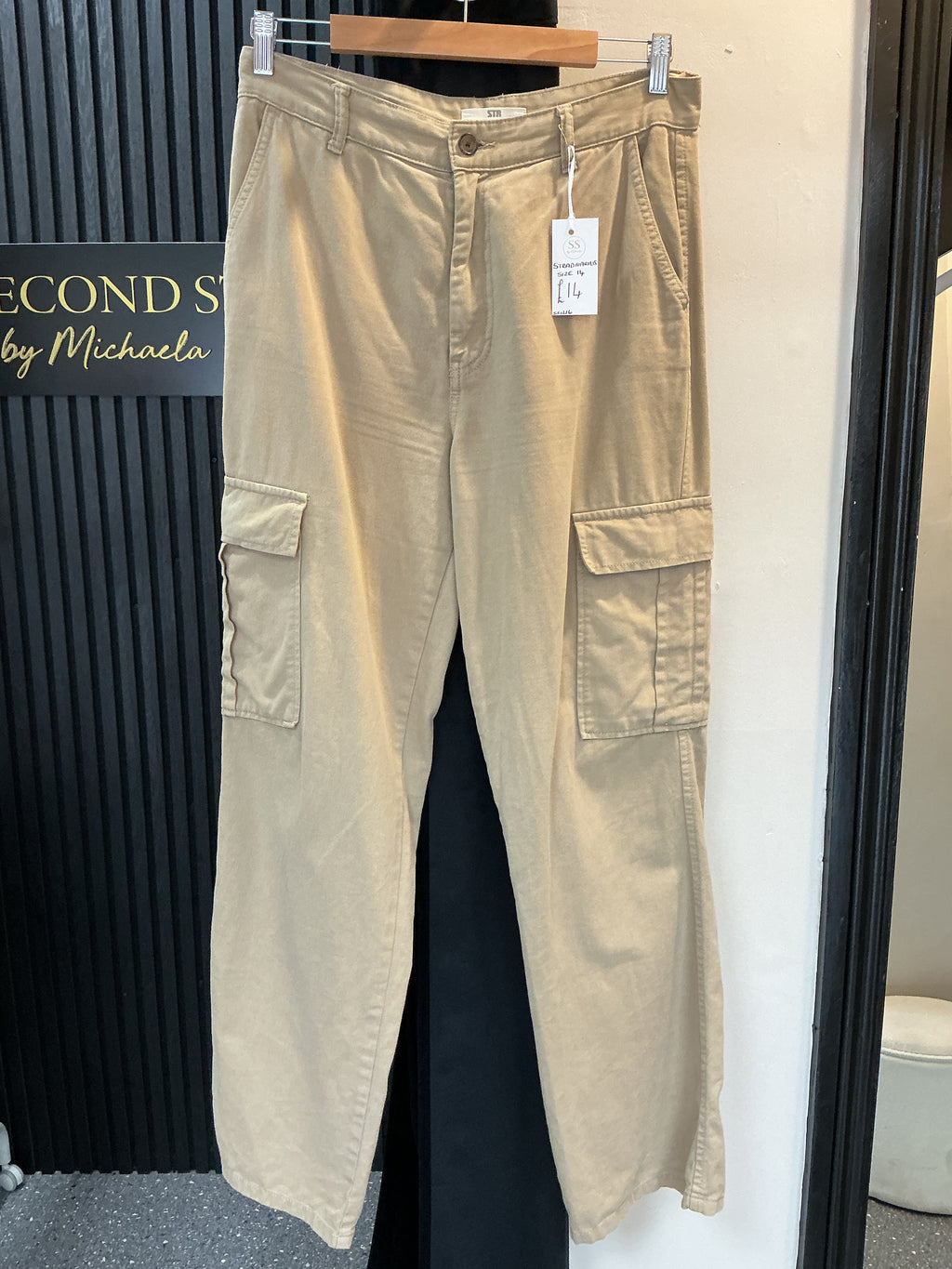 Stradivarius Beige Cargo Trousers – Size 14