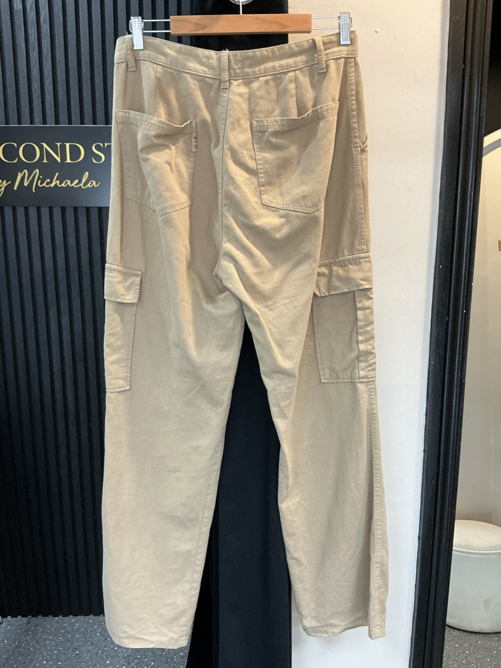 Stradivarius Beige Cargo Trousers – Size 14