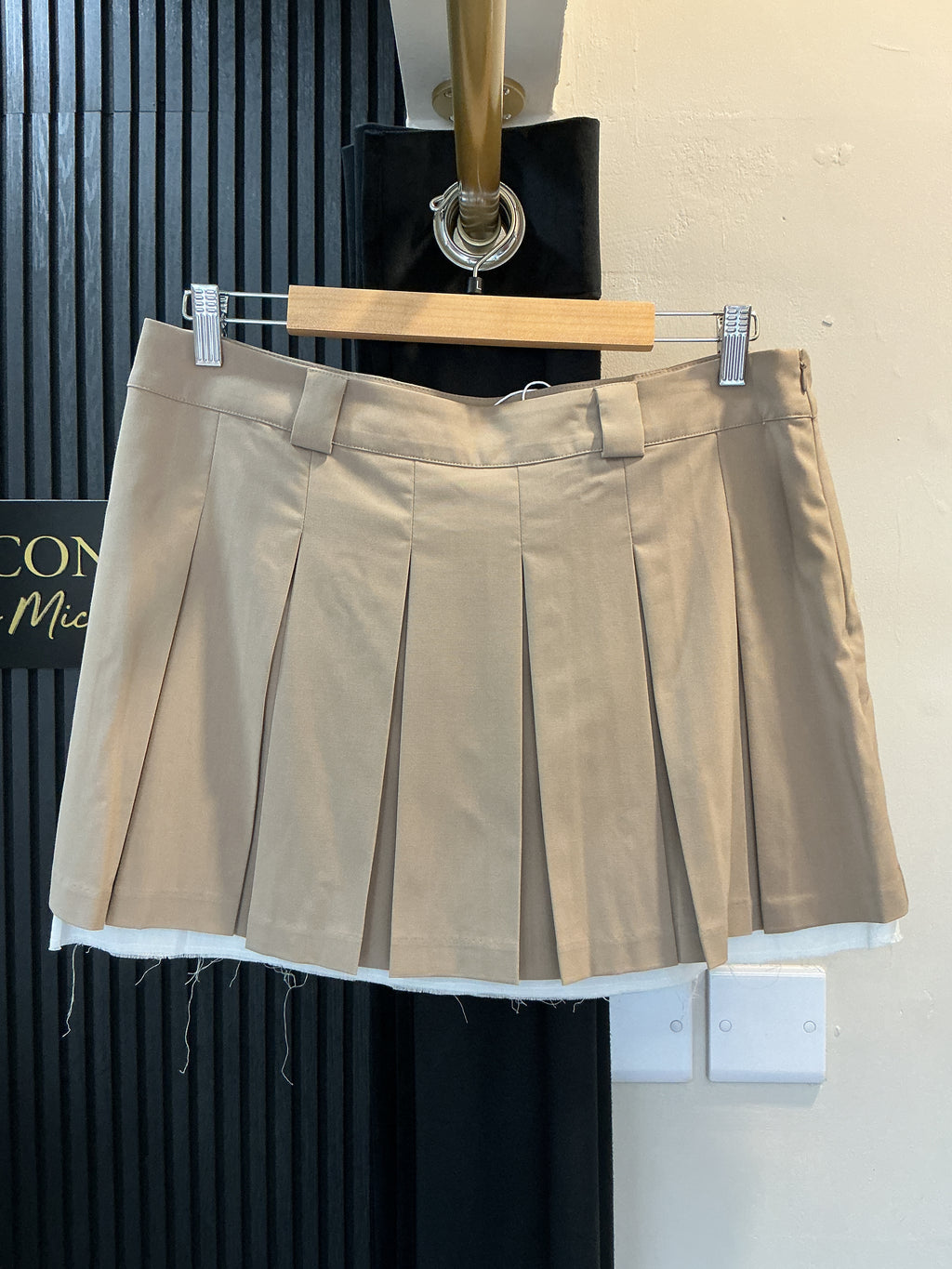Monki Beige Pleated Layered Mini Skirt – Size 14 New