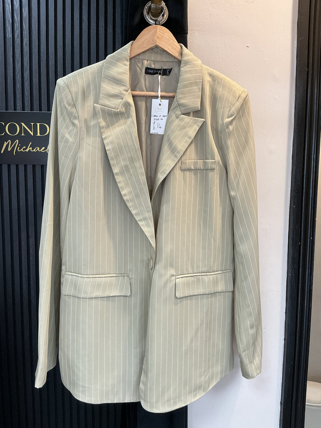 I Saw It First Beige Pinstripe Oversized Blazer – Size 16