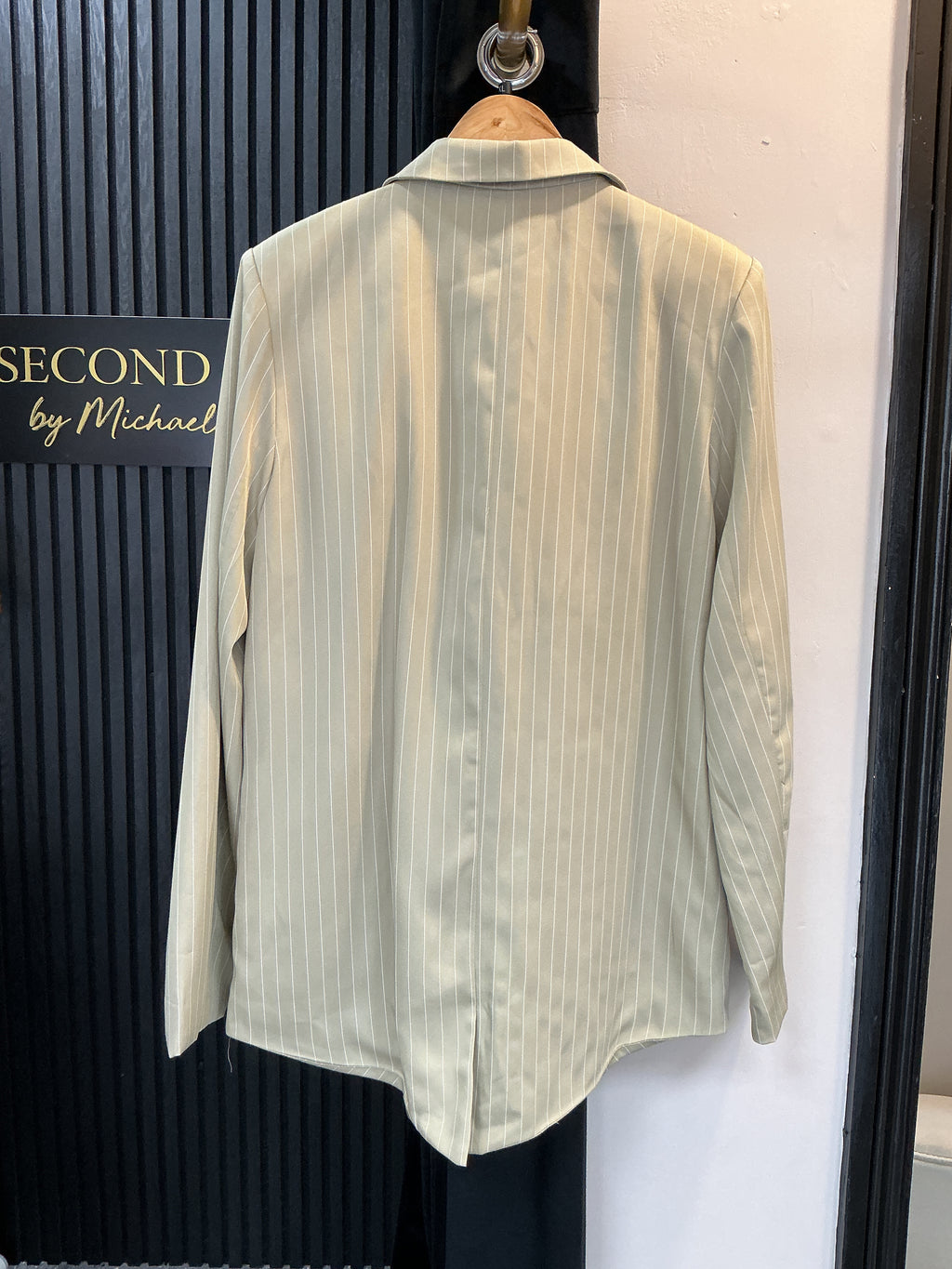I Saw It First Beige Pinstripe Oversized Blazer – Size 16