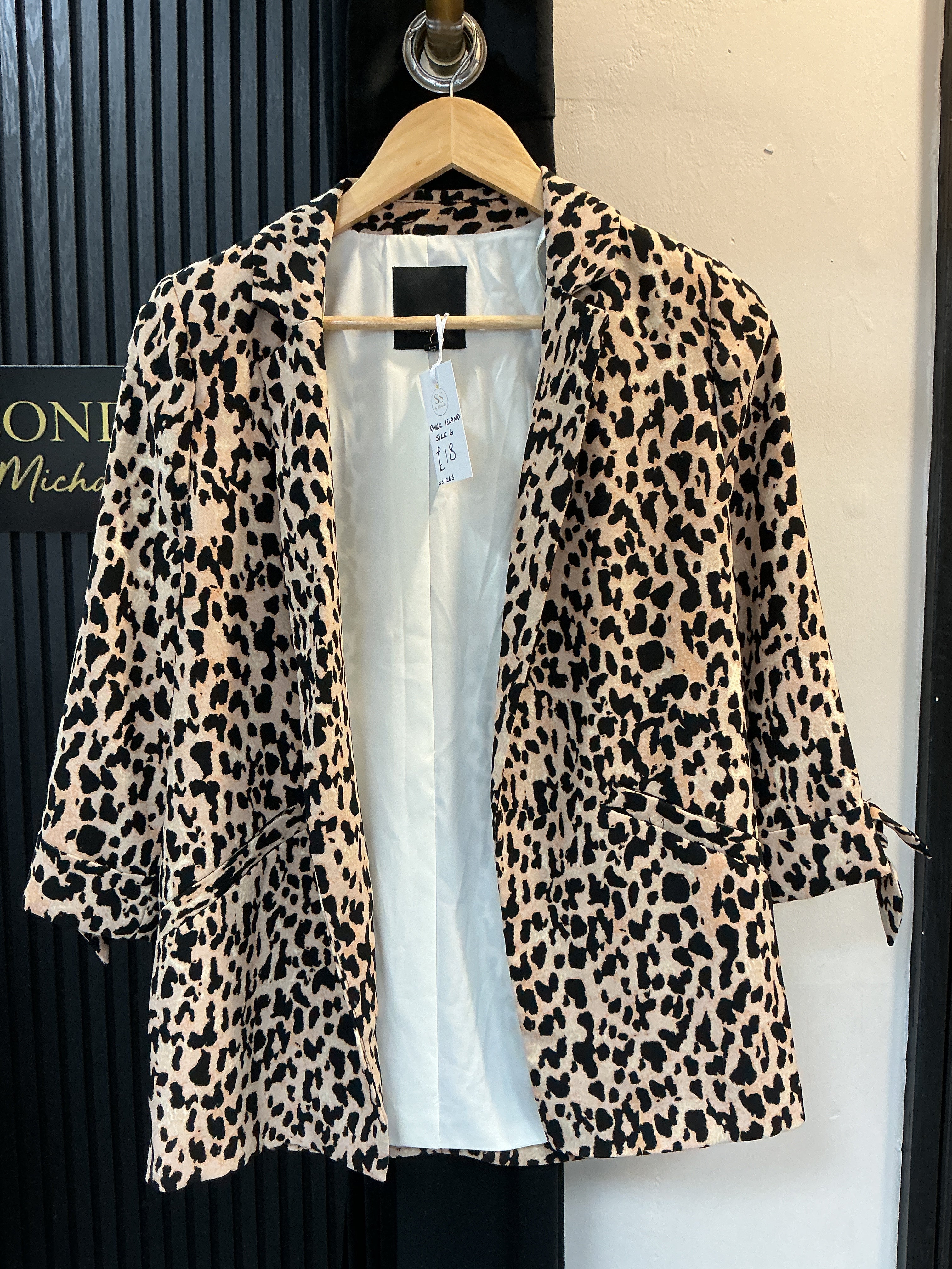 River Island Leopard Print Tie-Cuff Blazer – Size 6