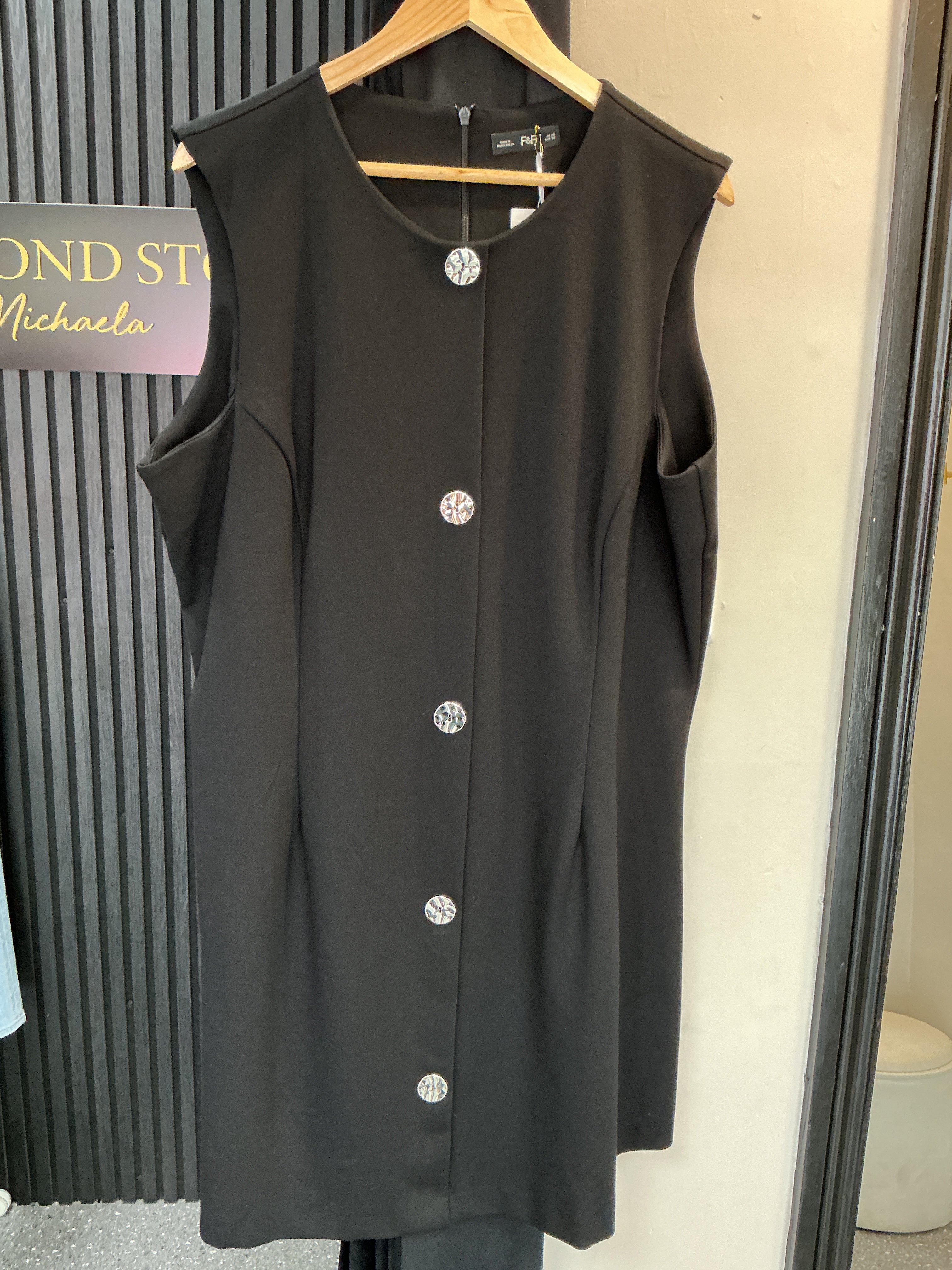 F&F Black Sleeveless Button Front Shift Dress – Size 22 New