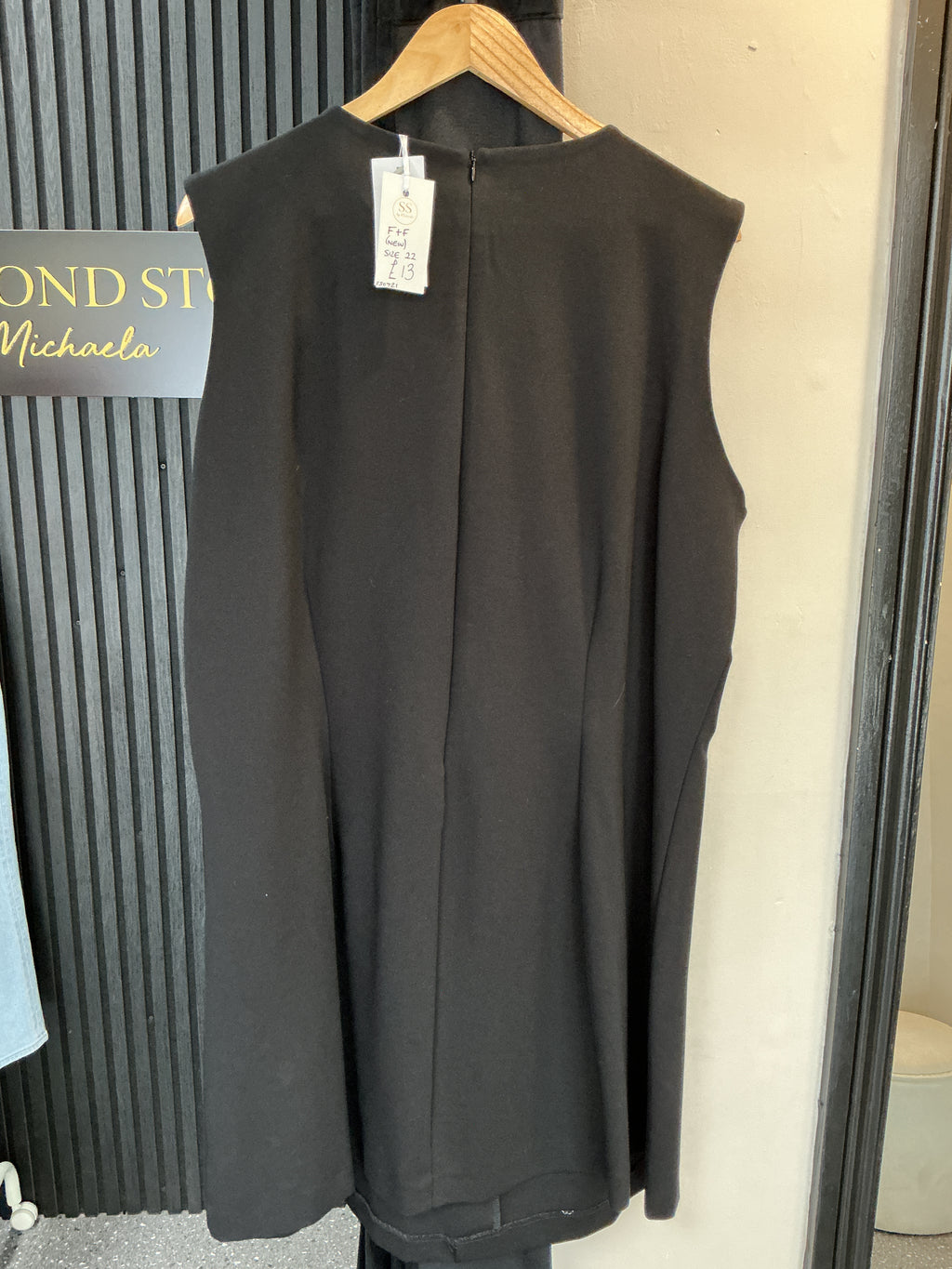 F&F Black Sleeveless Button Front Shift Dress – Size 22 New