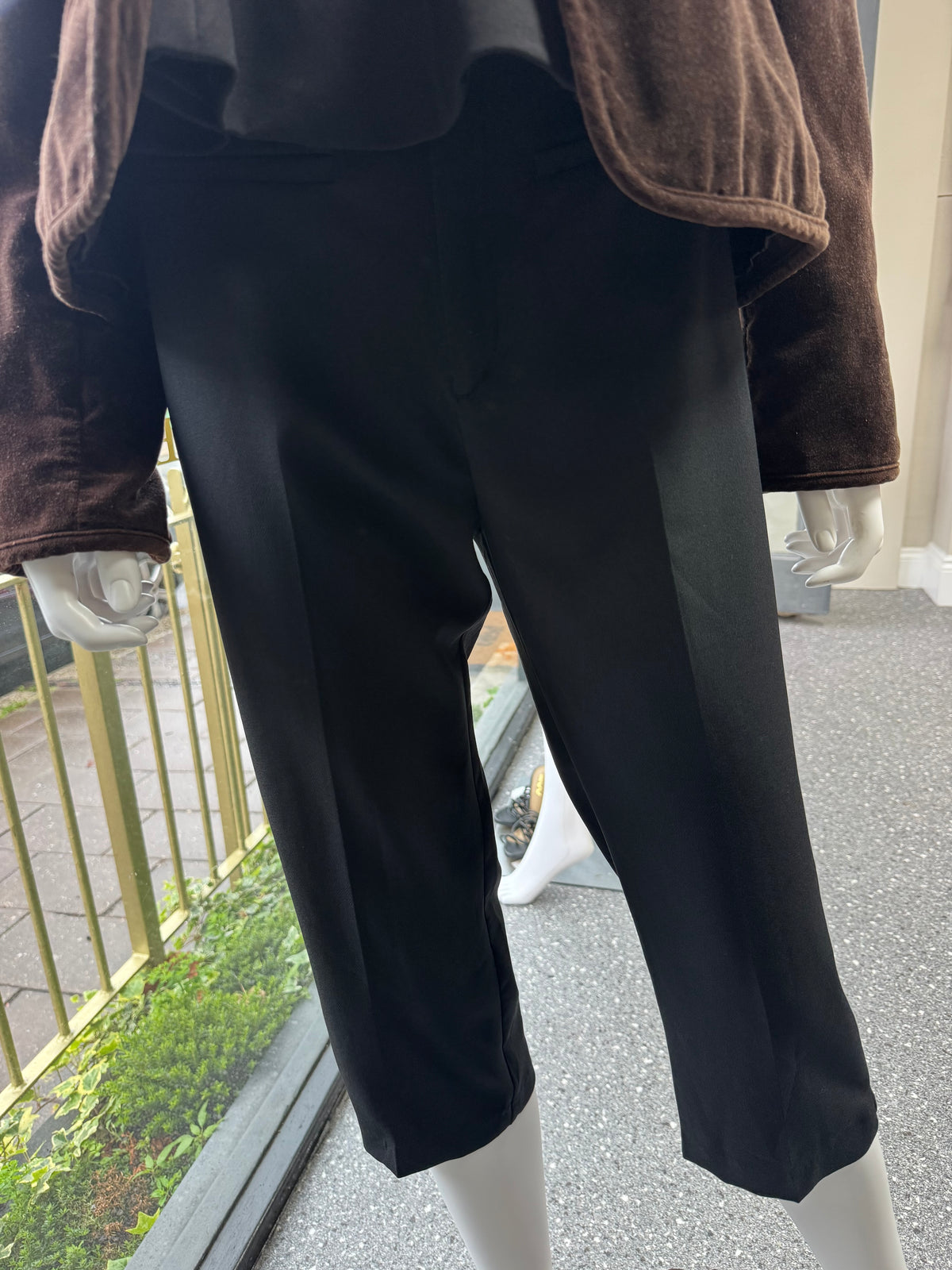 Pull&Bear Black Tailored Capri Trousers – Size 10 New