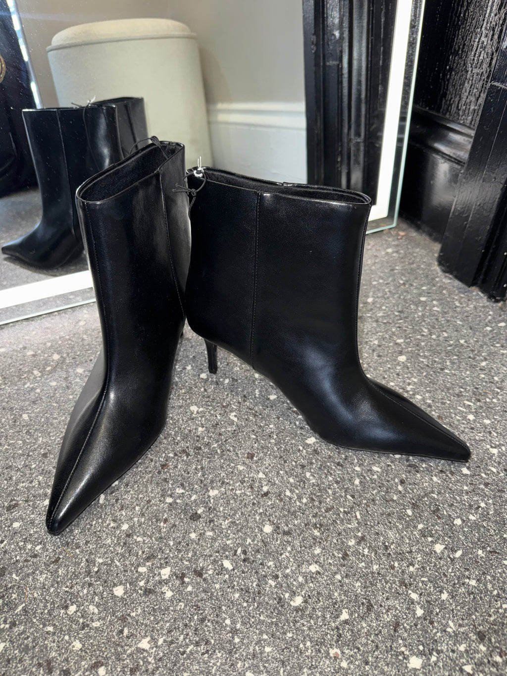H&M Black Pointed Toe Kitten Heel Ankle Boots – Size 7 New