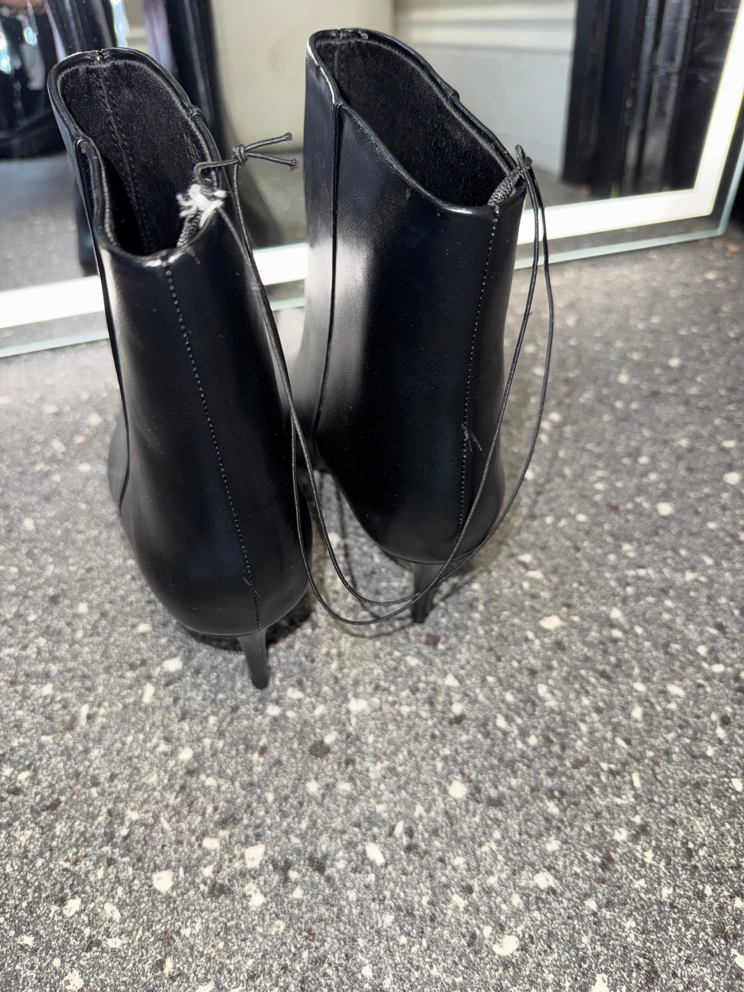 H&M Black Pointed Toe Kitten Heel Ankle Boots – Size 7 New