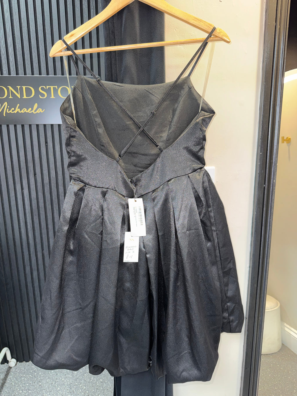 Boohoo Occasion Black Satin Bubble Hem Mini Dress – Size 16 New