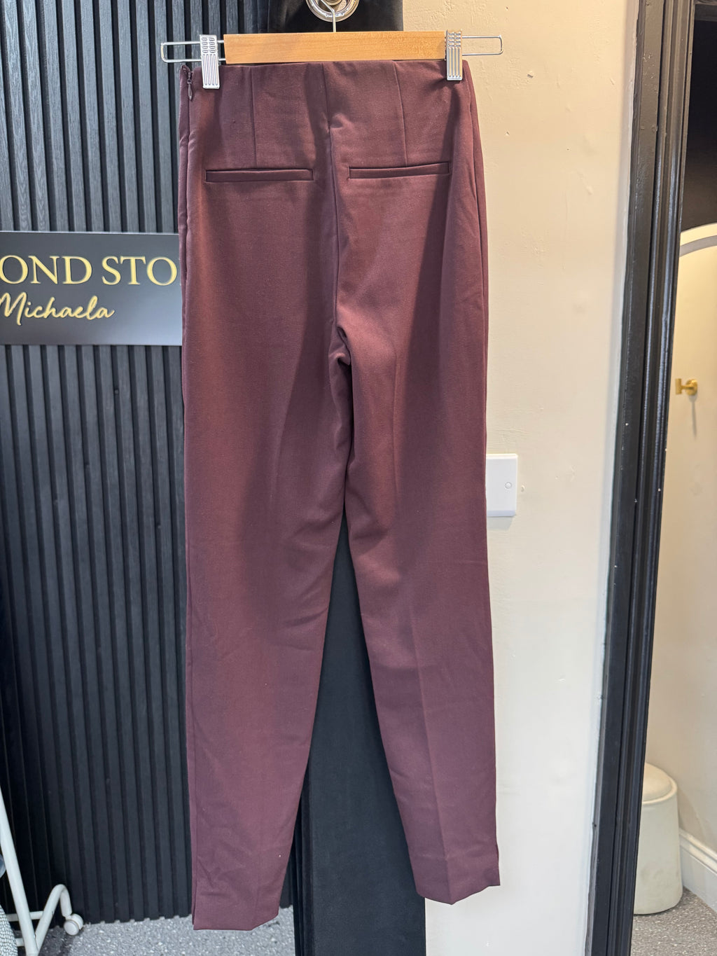 H&M Burgundy Tailored Trousers – Size 6