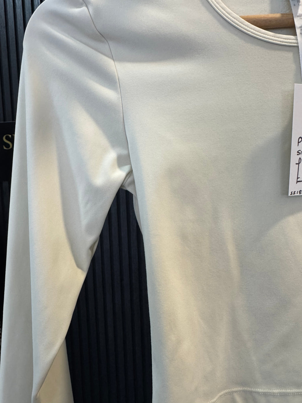 PrettyLittleThing Cream Long Sleeve Crop Top Size 8